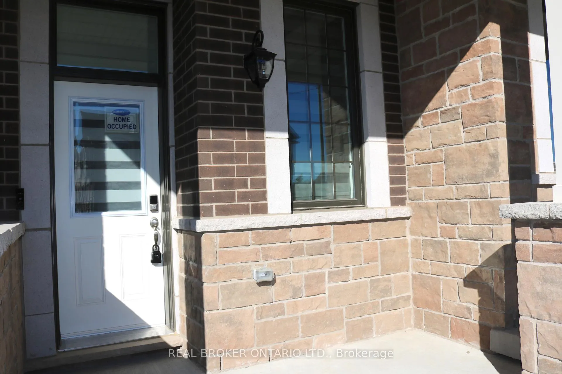 Photo 2 of 6 Vinewood Crescent, Barrie, Rural Barrie Southeast — HOMEH