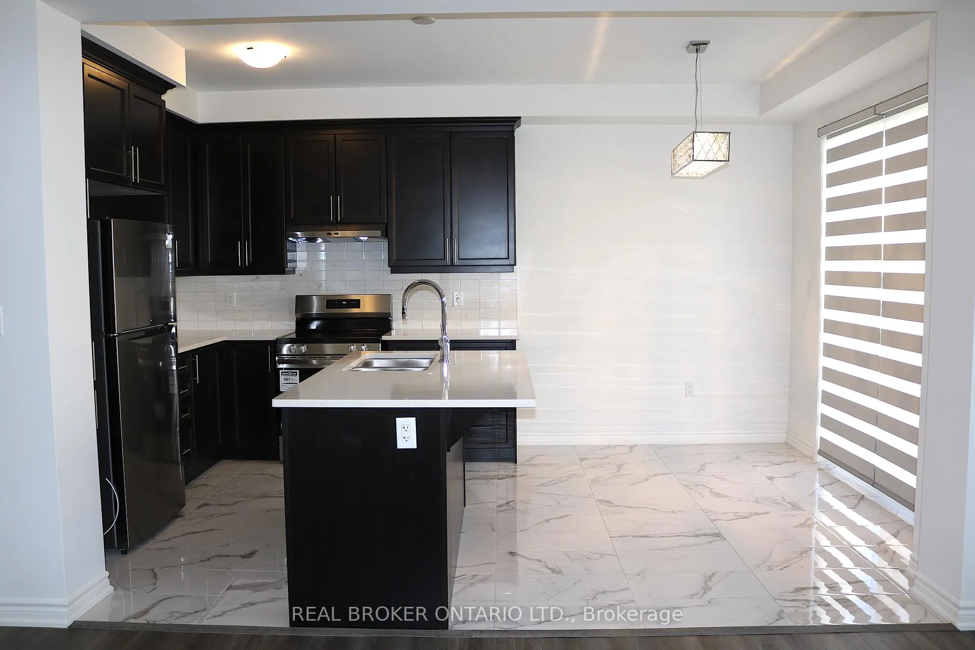 Photo 5 of 6 Vinewood Crescent, Barrie, Rural Barrie Southeast — HOMEH