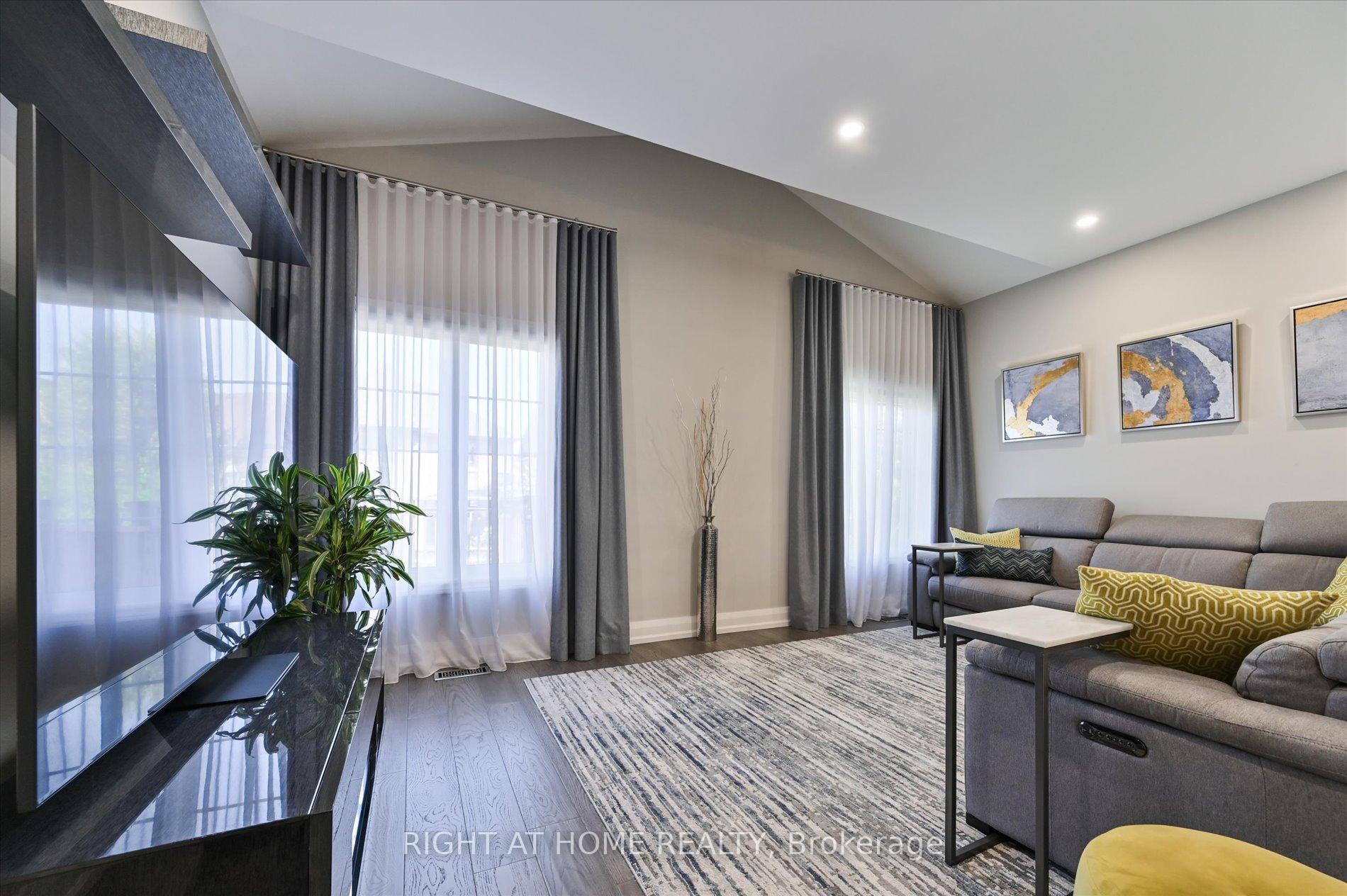 Photo 9 of 250 Rivermill Crescent, Vaughan, Patterson — HOMEH