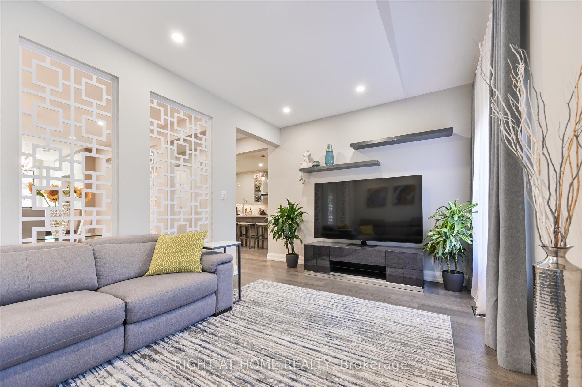 Photo 11 of 250 Rivermill Crescent, Vaughan, Patterson — HOMEH