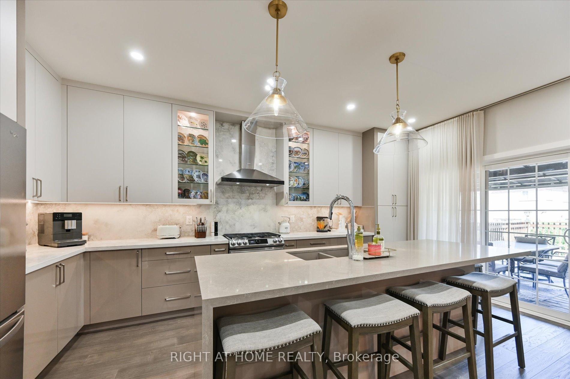 Photo 13 of 250 Rivermill Crescent, Vaughan, Patterson — HOMEH