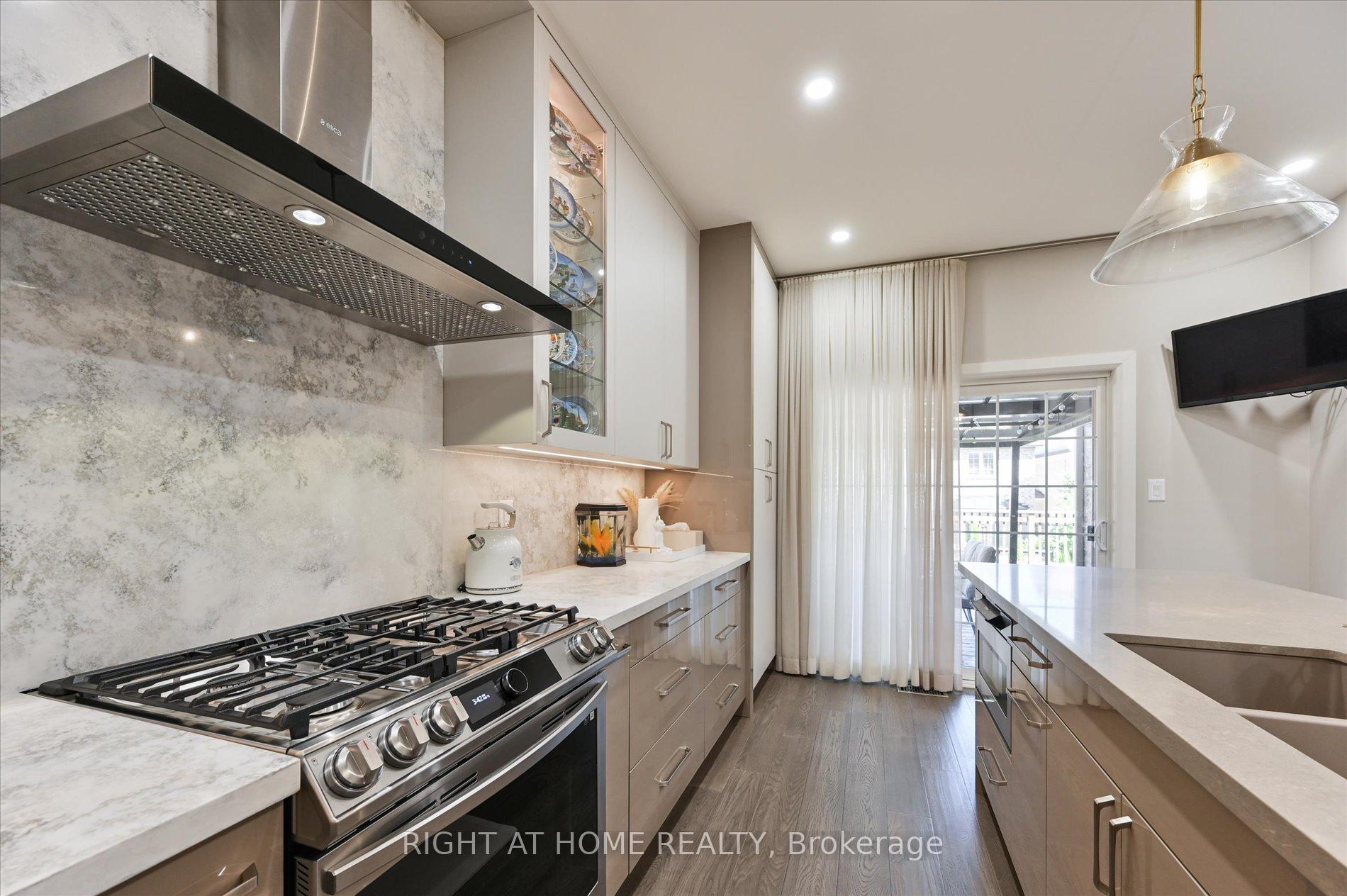 Photo 14 of 250 Rivermill Crescent, Vaughan, Patterson — HOMEH