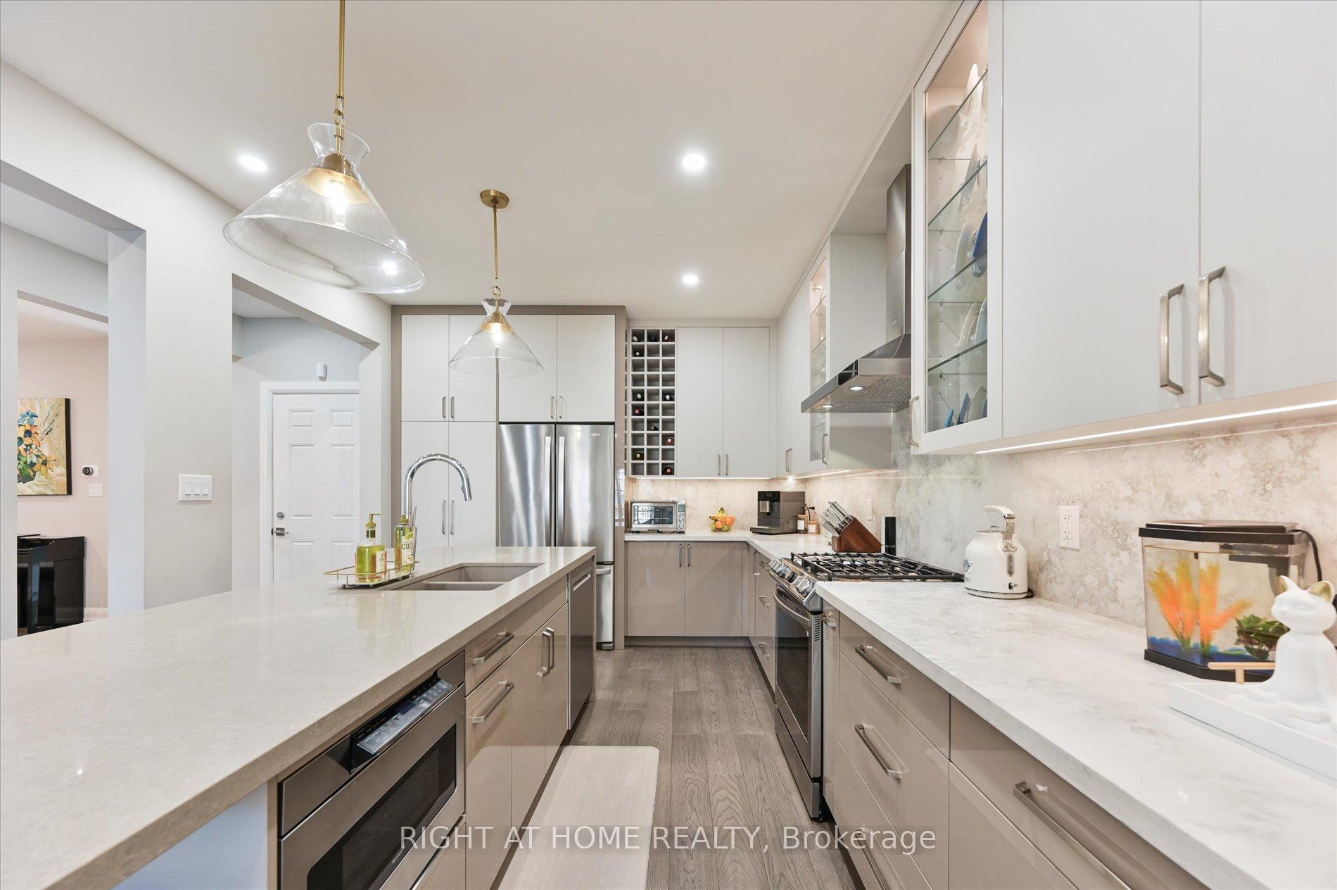 Photo 15 of 250 Rivermill Crescent, Vaughan, Patterson — HOMEH