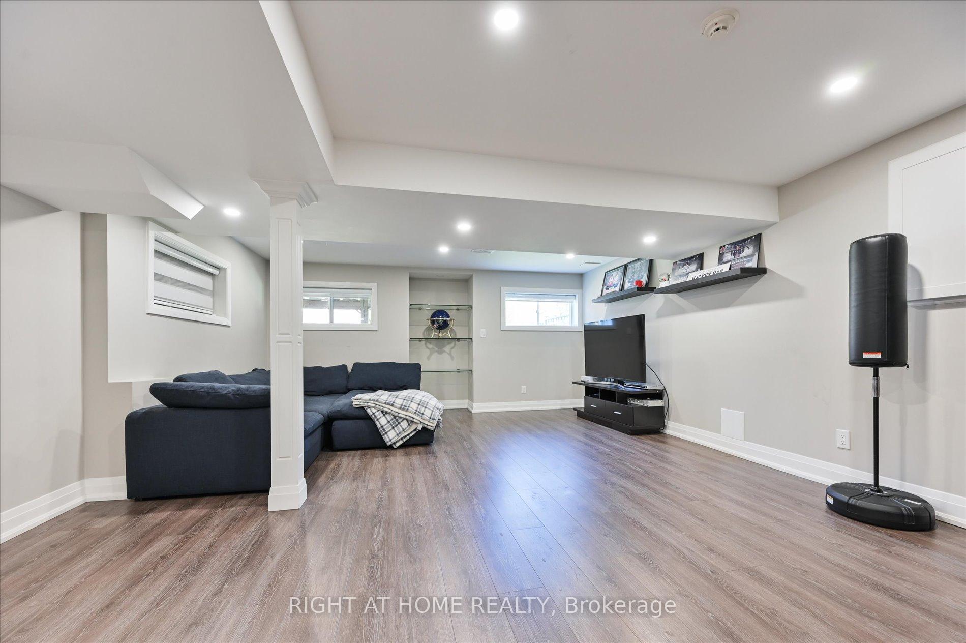 Photo 32 of 250 Rivermill Crescent, Vaughan, Patterson — HOMEH