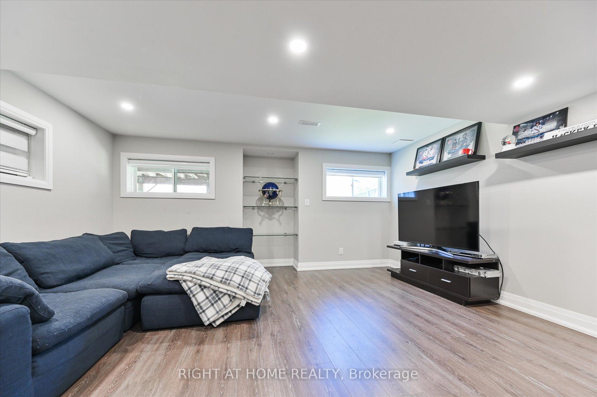 Photo 33 of 250 Rivermill Crescent, Vaughan, Patterson — HOMEH