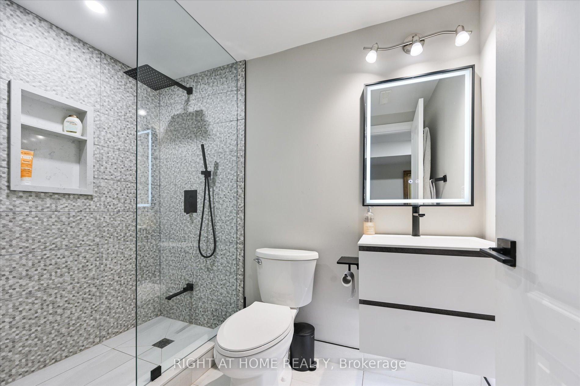 Photo 35 of 250 Rivermill Crescent, Vaughan, Patterson — HOMEH
