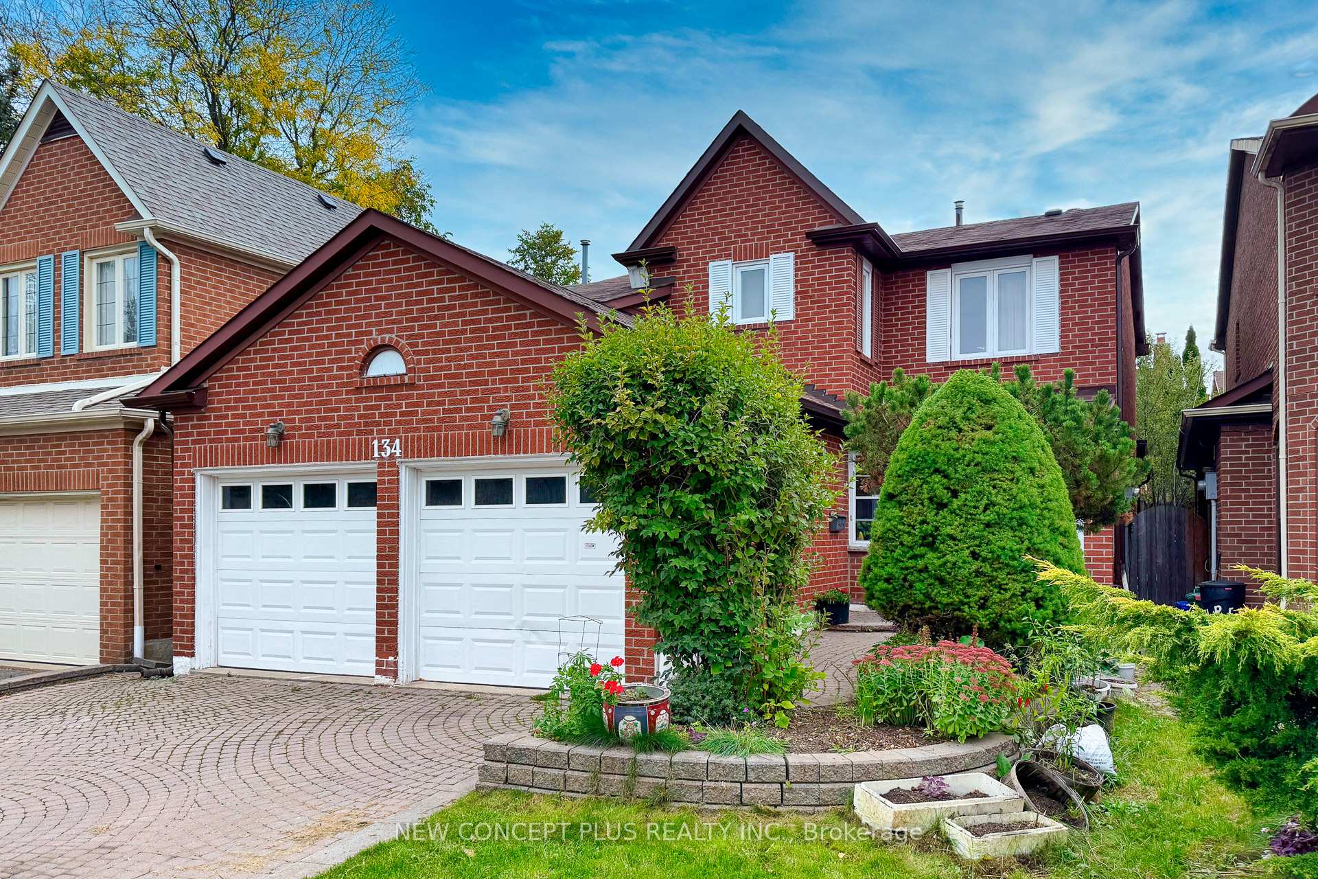 Photo 2 of 134 Mccabe Crescent, Vaughan, Lakeview Estates — HOMEH