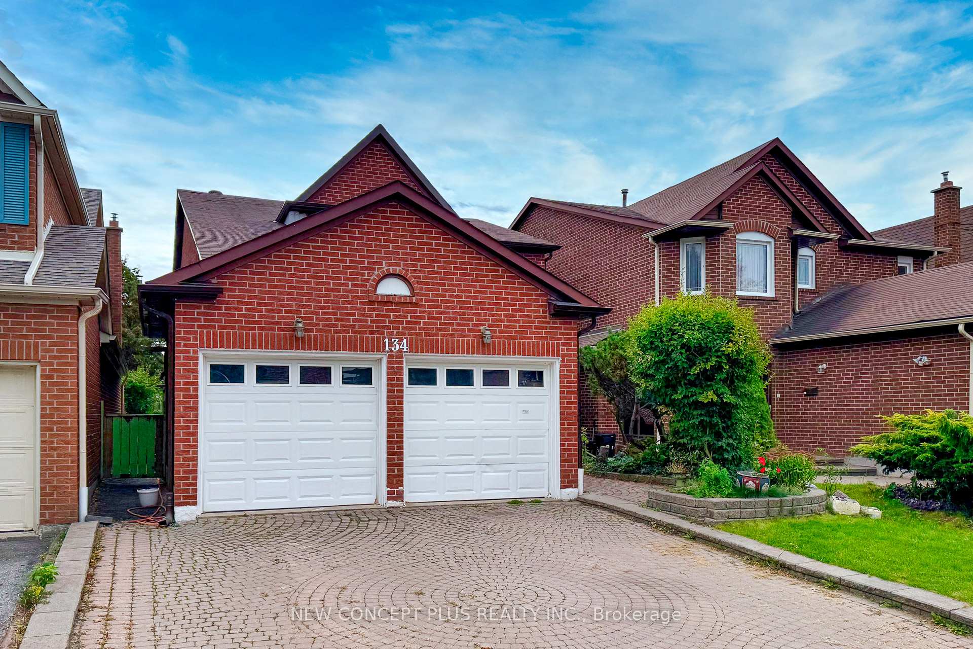 Photo 3 of 134 Mccabe Crescent, Vaughan, Lakeview Estates — HOMEH