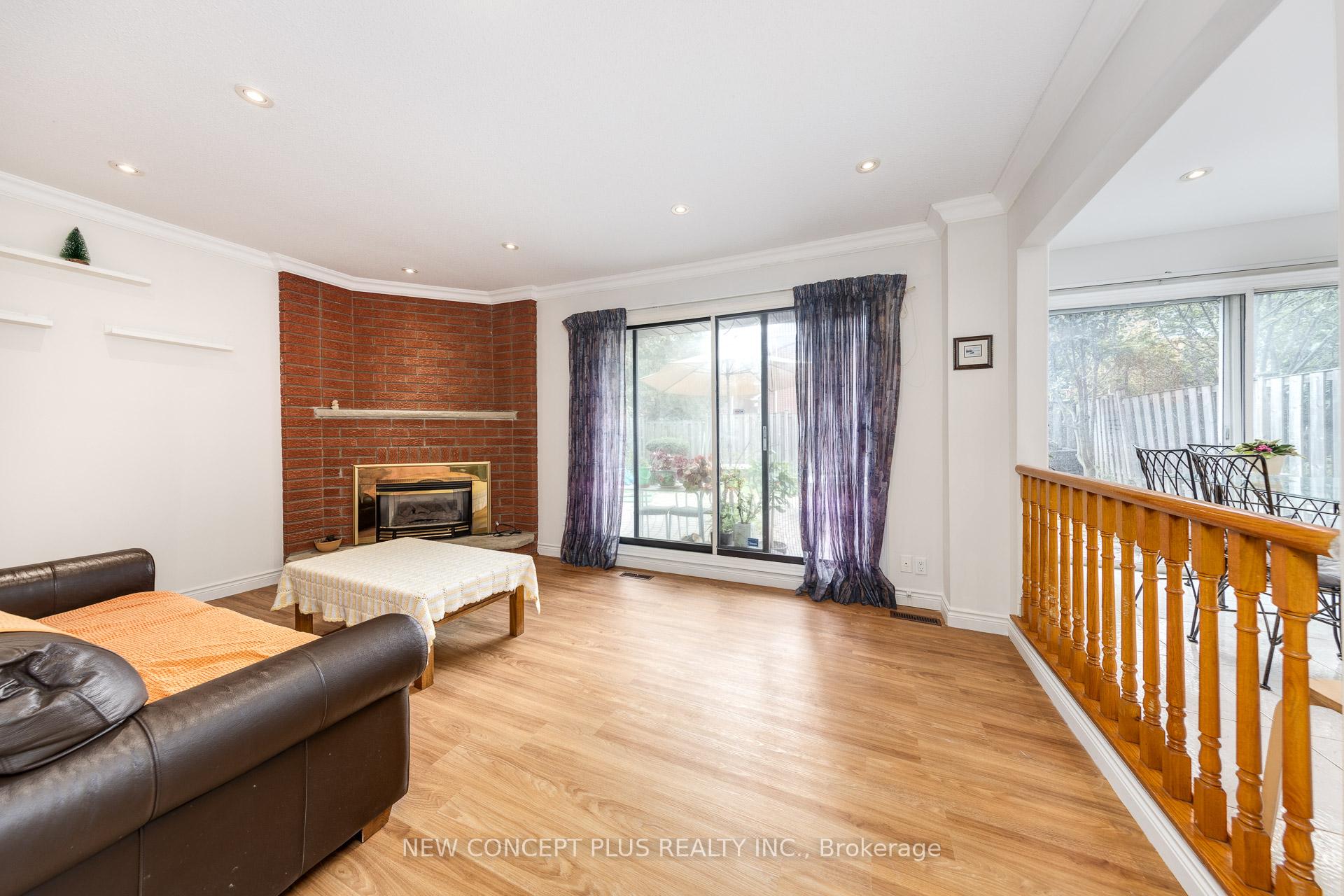 Photo 8 of 134 Mccabe Crescent, Vaughan, Lakeview Estates — HOMEH