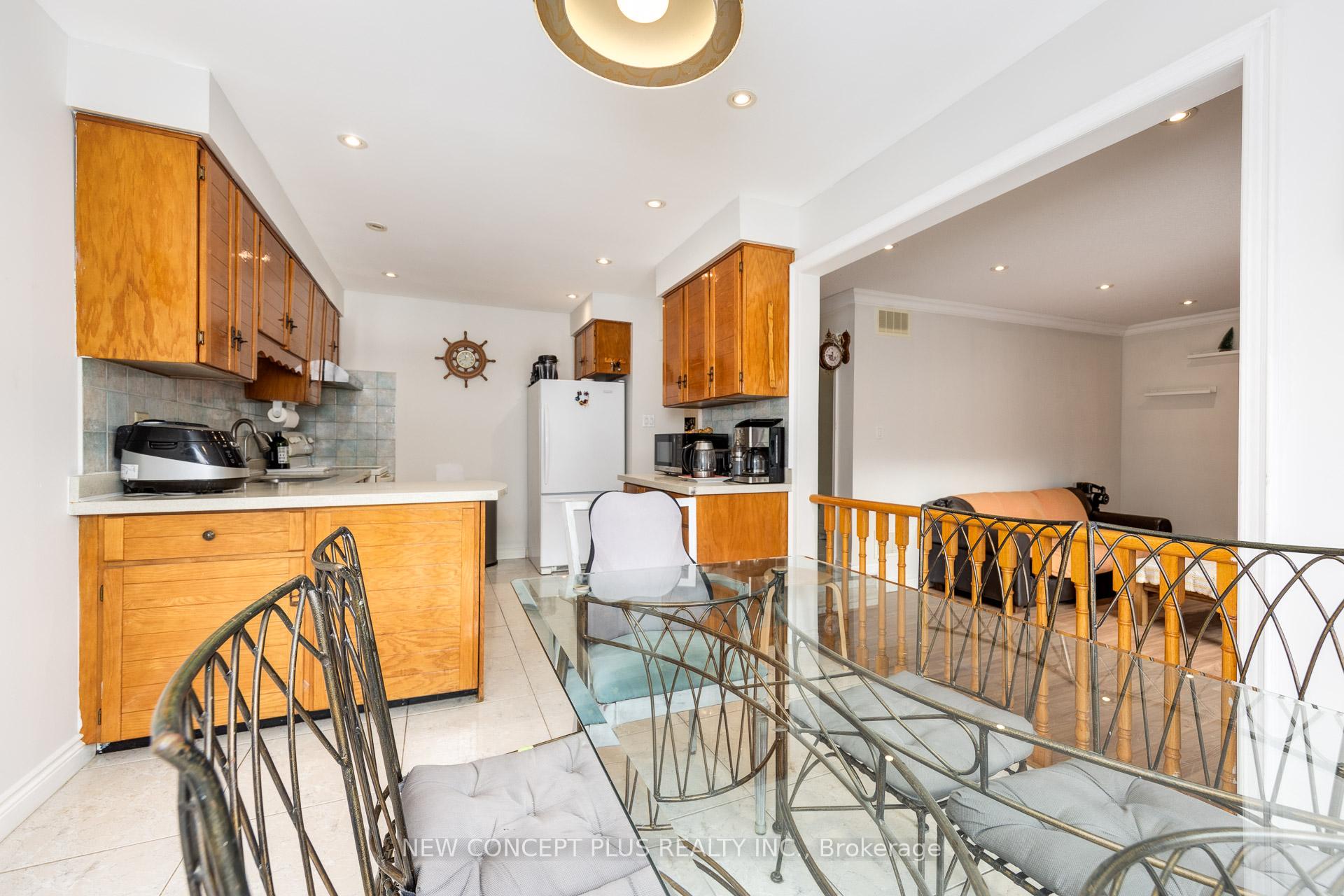 Photo 16 of 134 Mccabe Crescent, Vaughan, Lakeview Estates — HOMEH