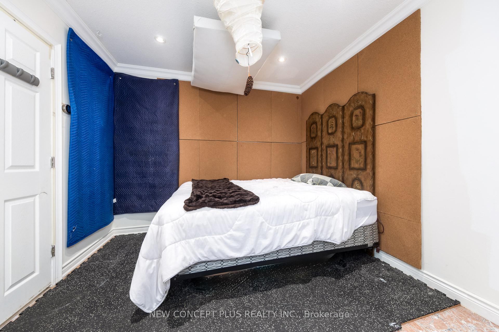 Photo 17 of 134 Mccabe Crescent, Vaughan, Lakeview Estates — HOMEH