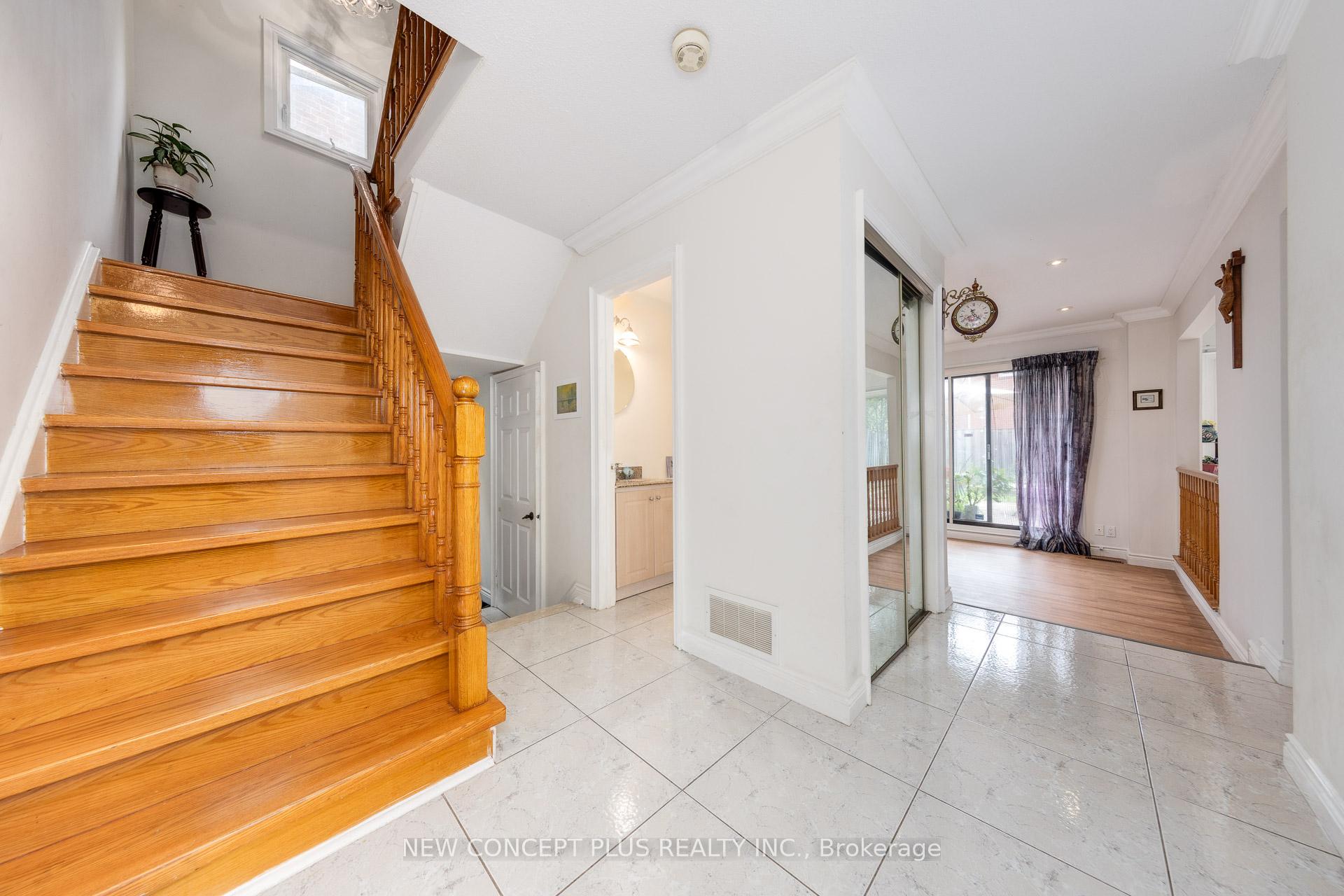 Photo 22 of 134 Mccabe Crescent, Vaughan, Lakeview Estates — HOMEH