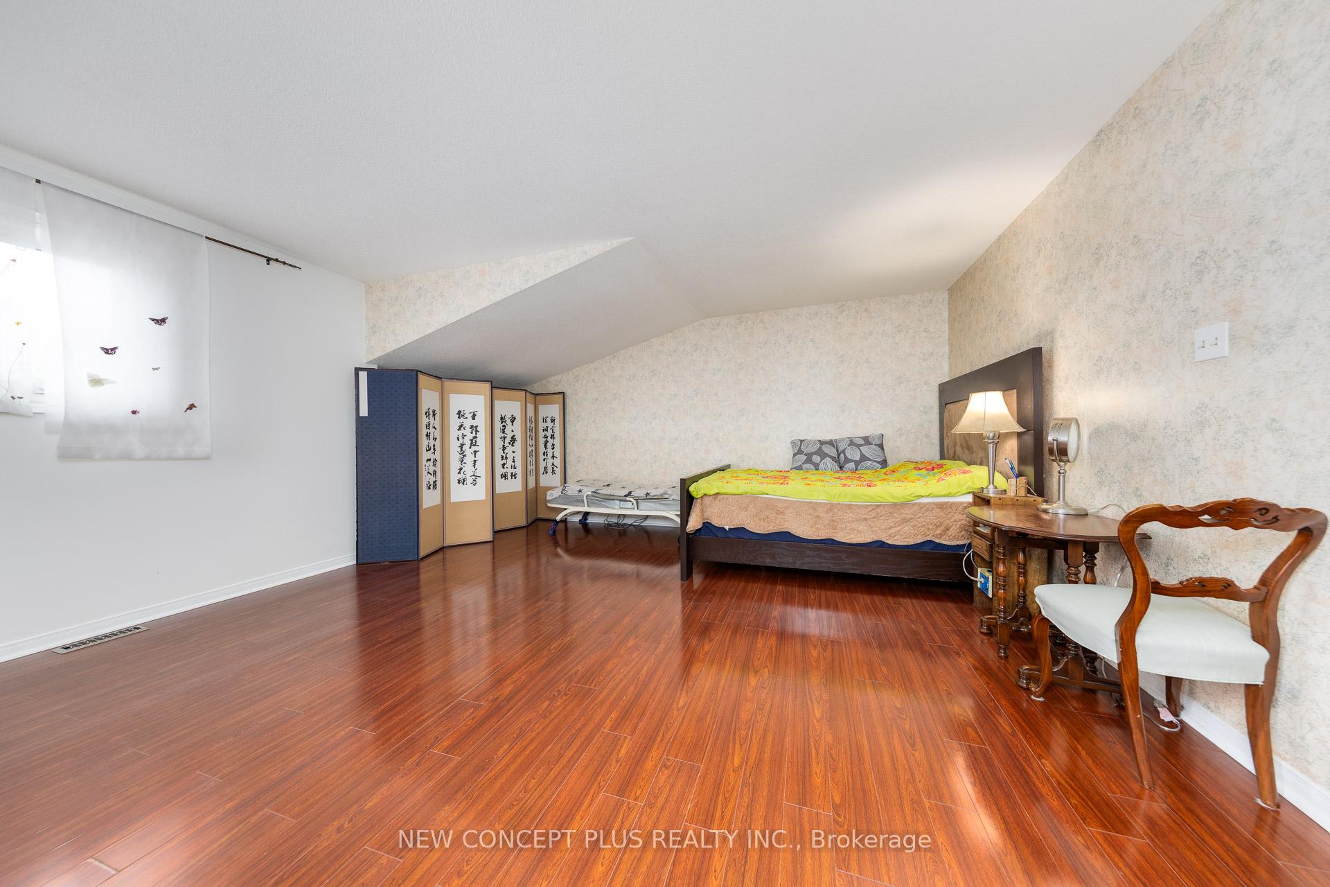 Photo 25 of 134 Mccabe Crescent, Vaughan, Lakeview Estates — HOMEH