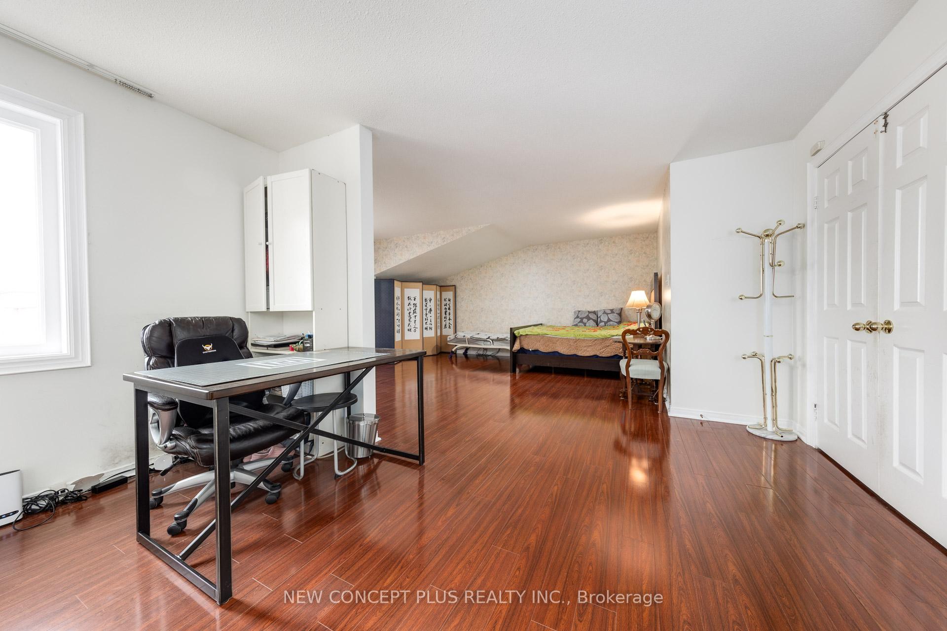 Photo 26 of 134 Mccabe Crescent, Vaughan, Lakeview Estates — HOMEH