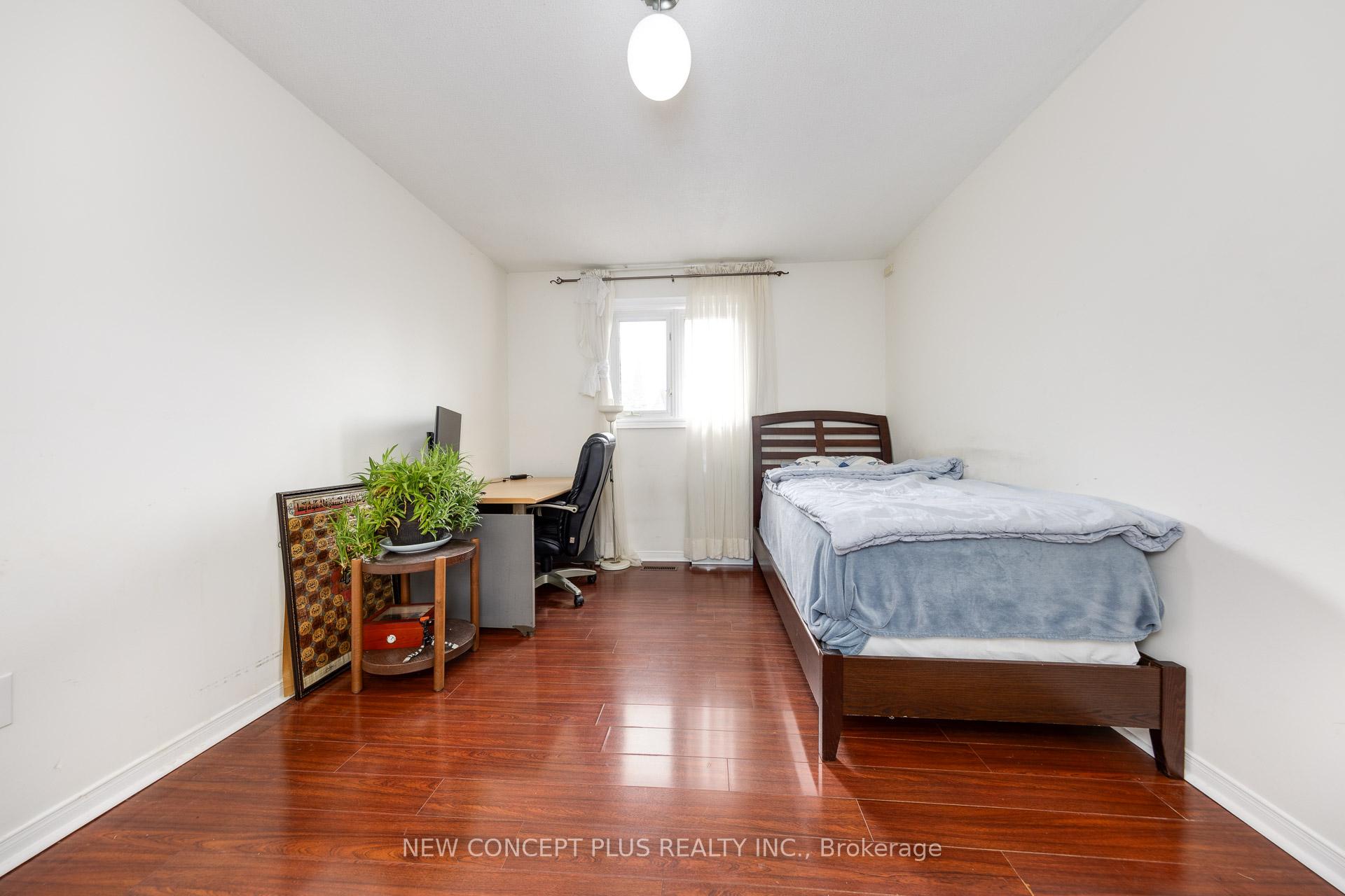 Photo 29 of 134 Mccabe Crescent, Vaughan, Lakeview Estates — HOMEH