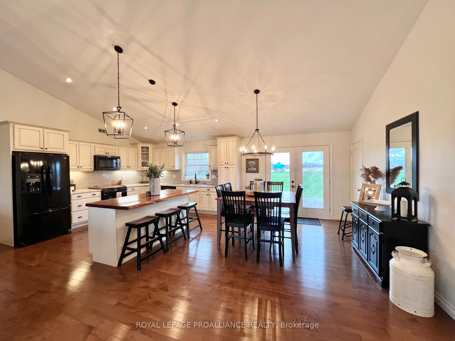 Photo 7 of 1575 Crookston Road, Tweed, Hungerford (Twp) — HOMEH