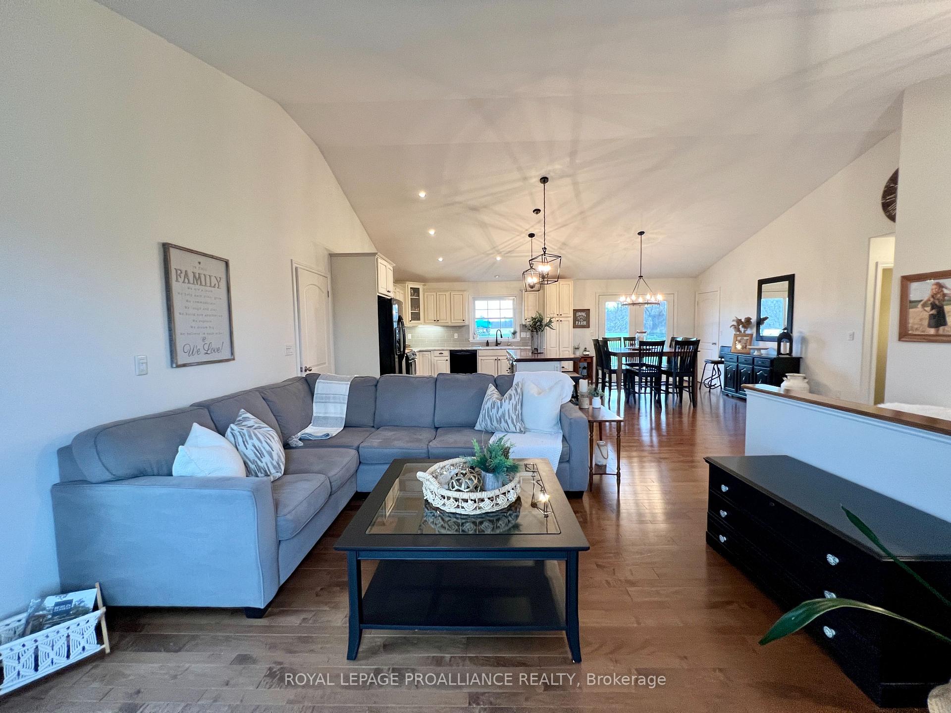 Photo 8 of 1575 Crookston Road, Tweed, Hungerford (Twp) — HOMEH