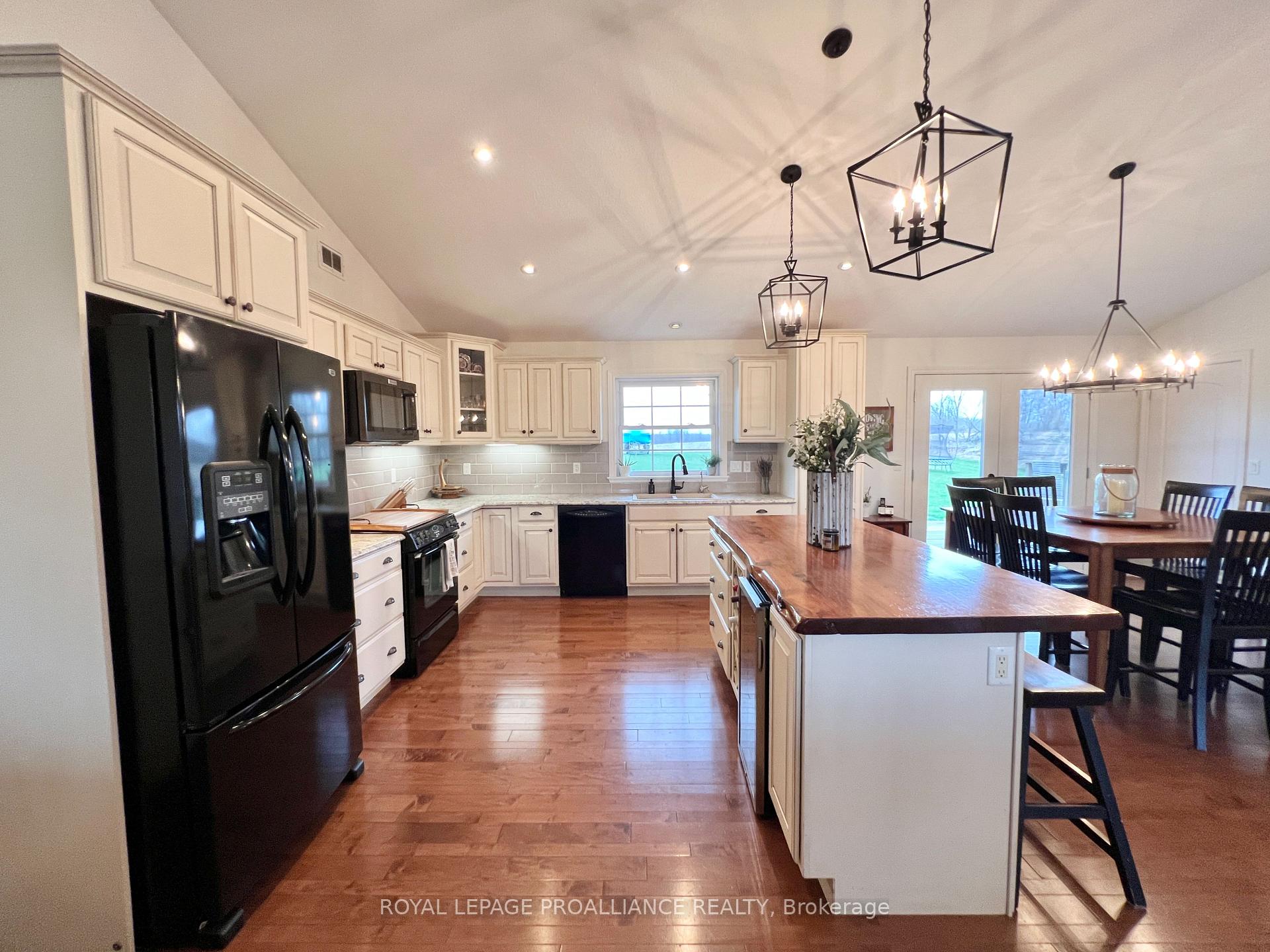 Photo 9 of 1575 Crookston Road, Tweed, Hungerford (Twp) — HOMEH