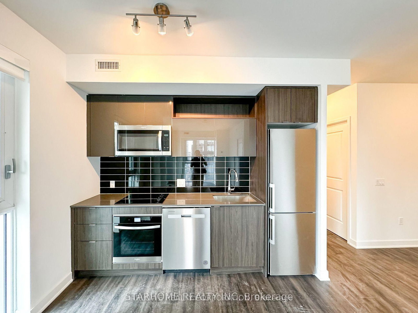 Front of Unit 2510, 100 Dalhousie St