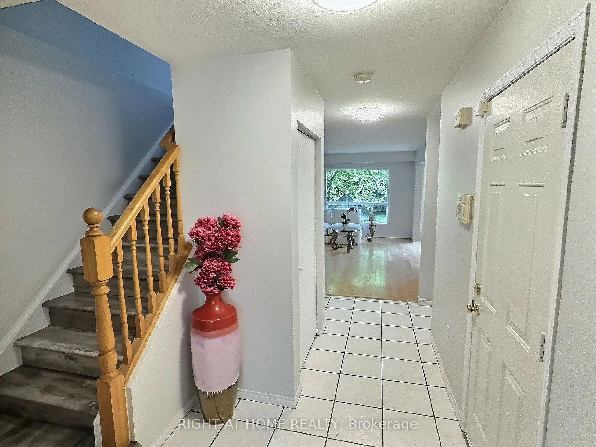 Photo 2 of 385 Havendale Crescent, Waterloo — HOMEH
