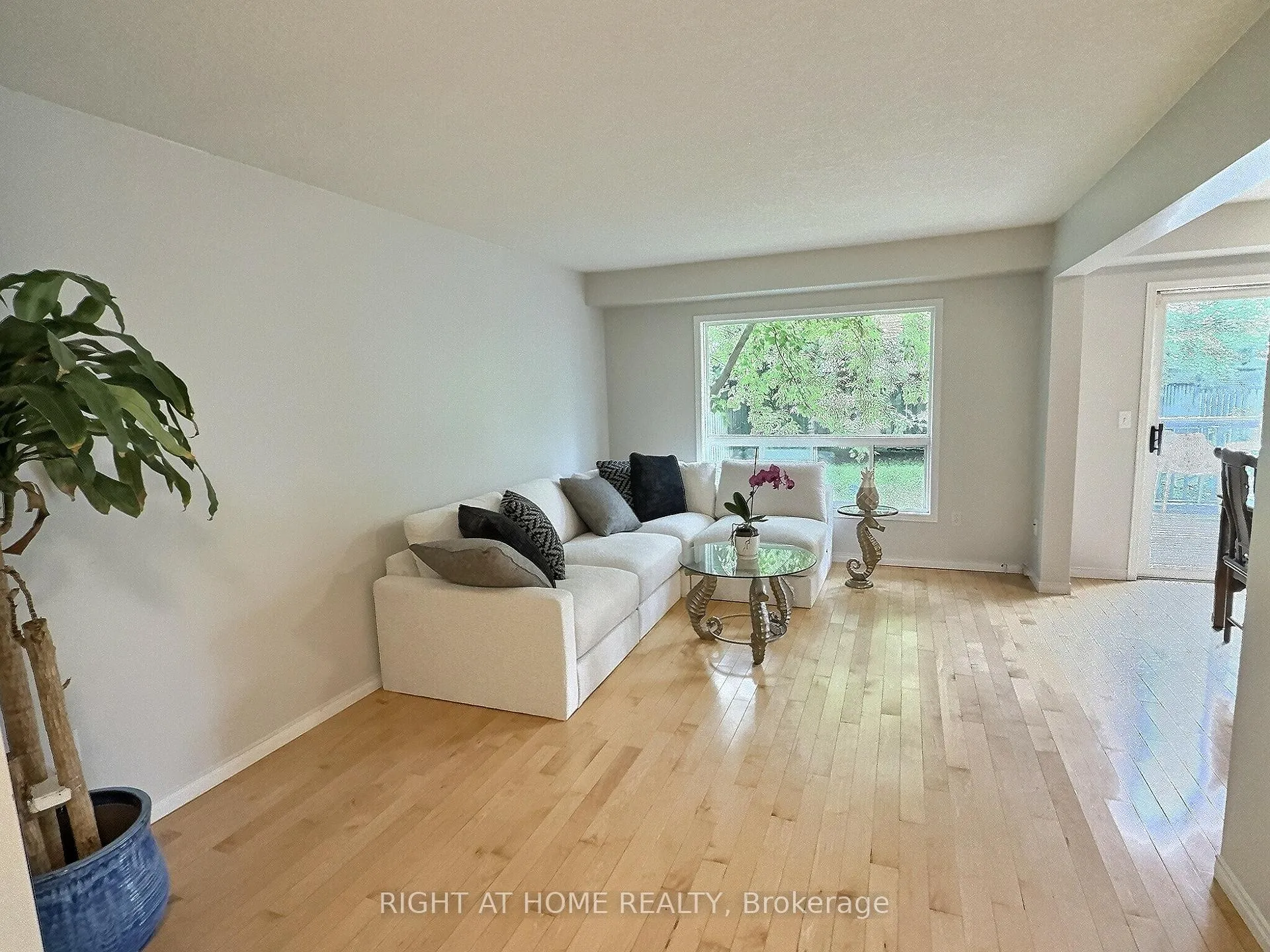 Photo 3 of 385 Havendale Crescent, Waterloo — HOMEH