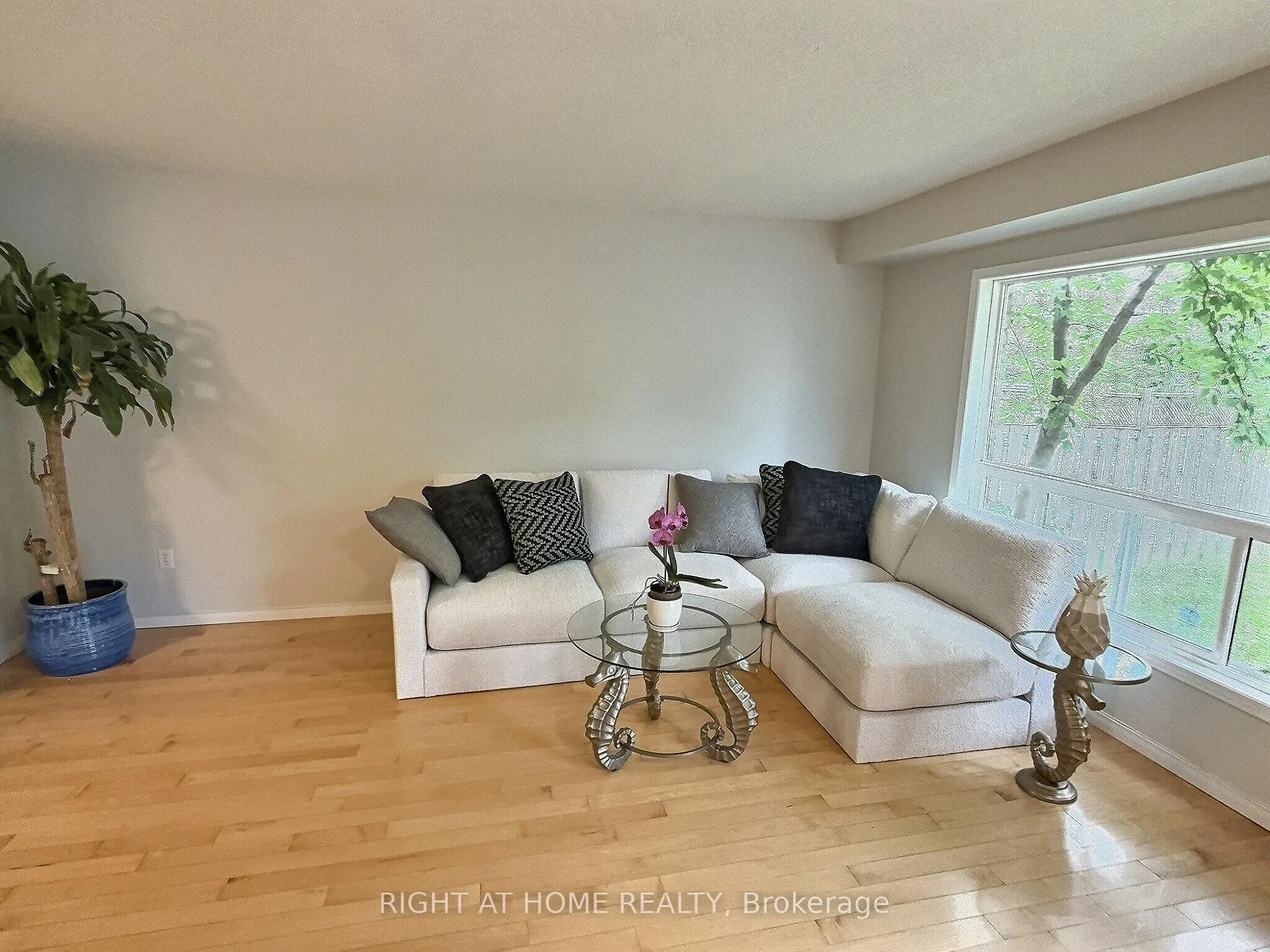 Photo 4 of 385 Havendale Crescent, Waterloo — HOMEH