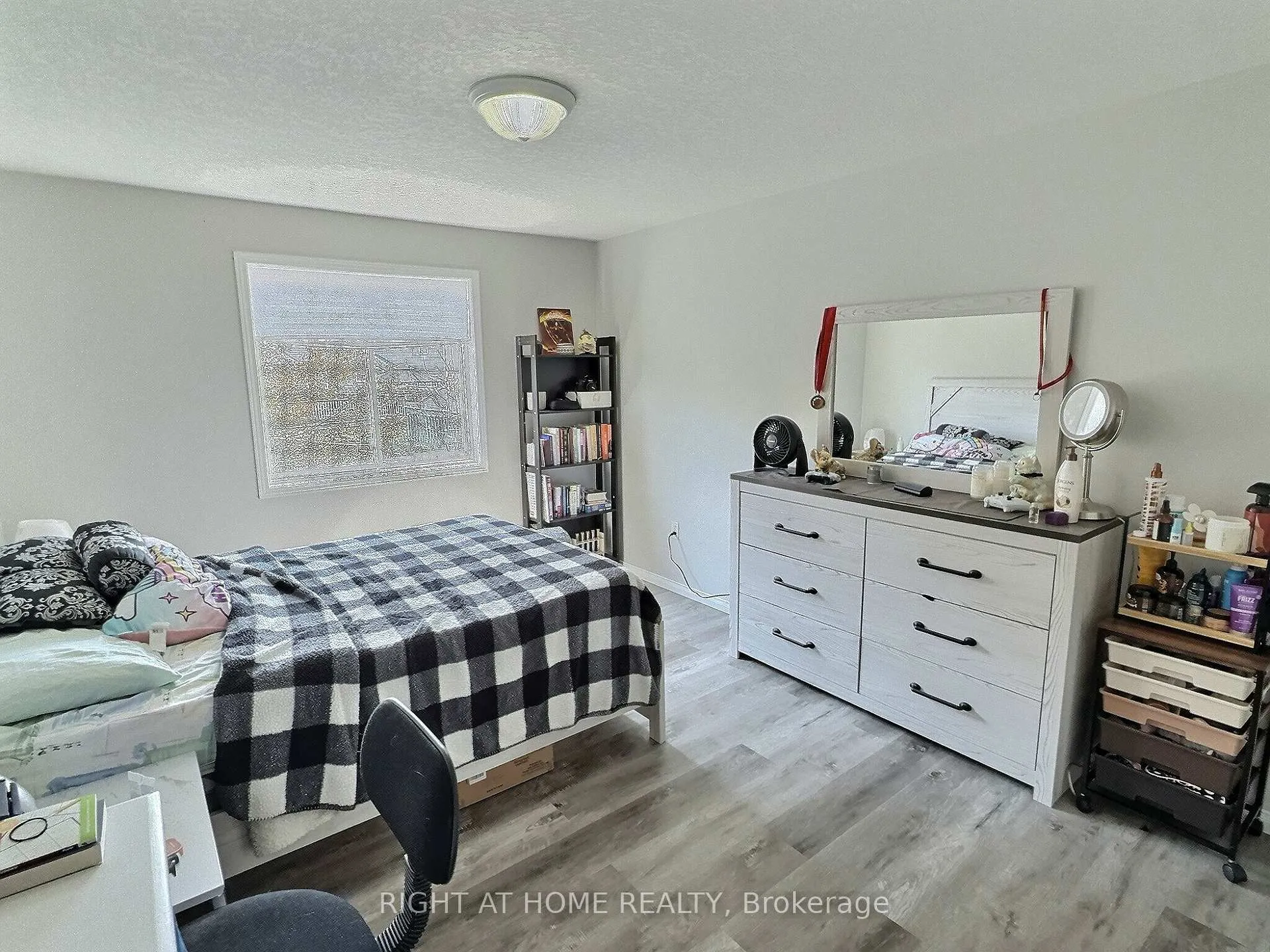 Photo 13 of 385 Havendale Crescent, Waterloo — HOMEH