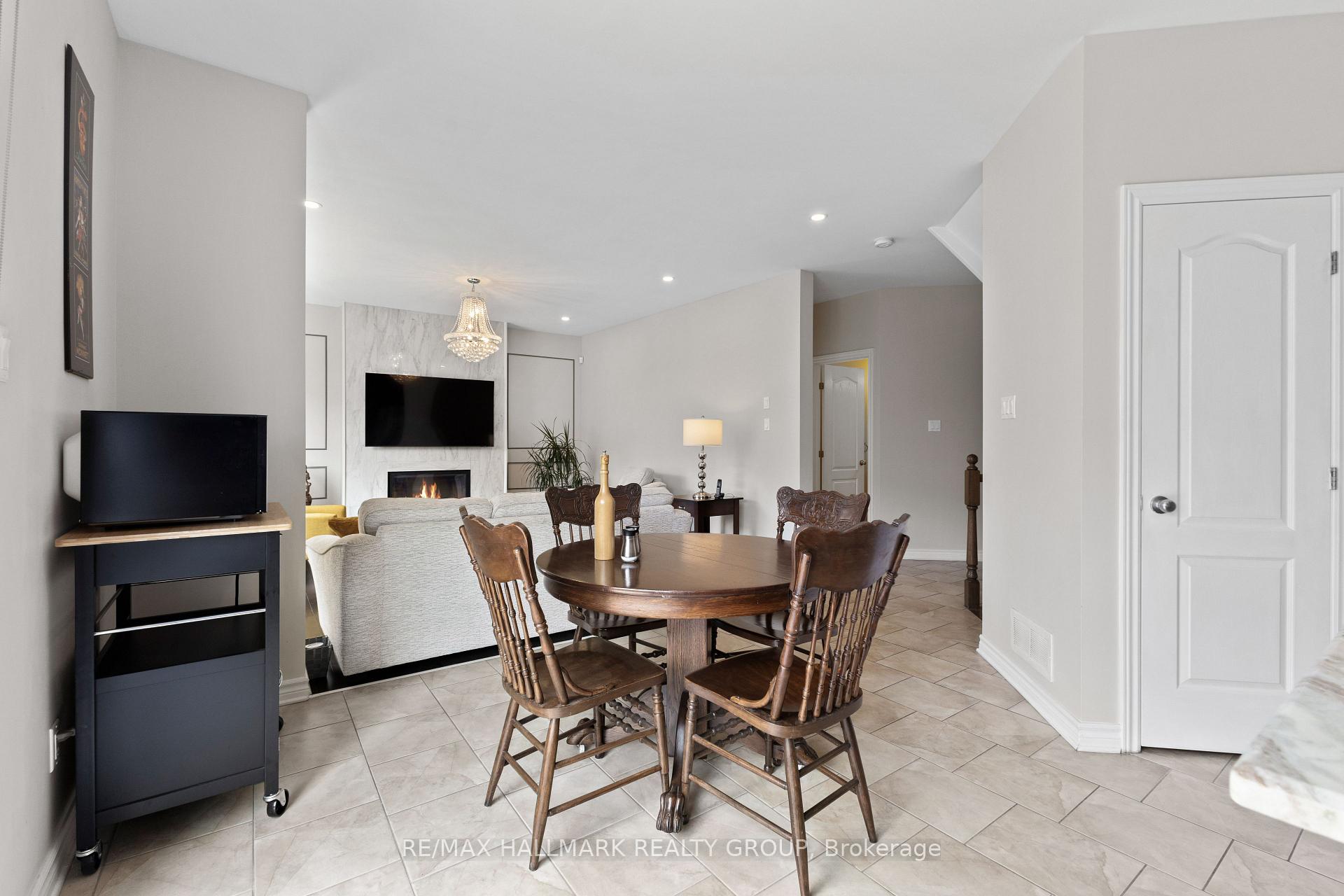 Photo 10 of 112 Gracewood Crescent, Ottawa, Blossom Park/Kemp Park/Findlay Creek — HOMEH