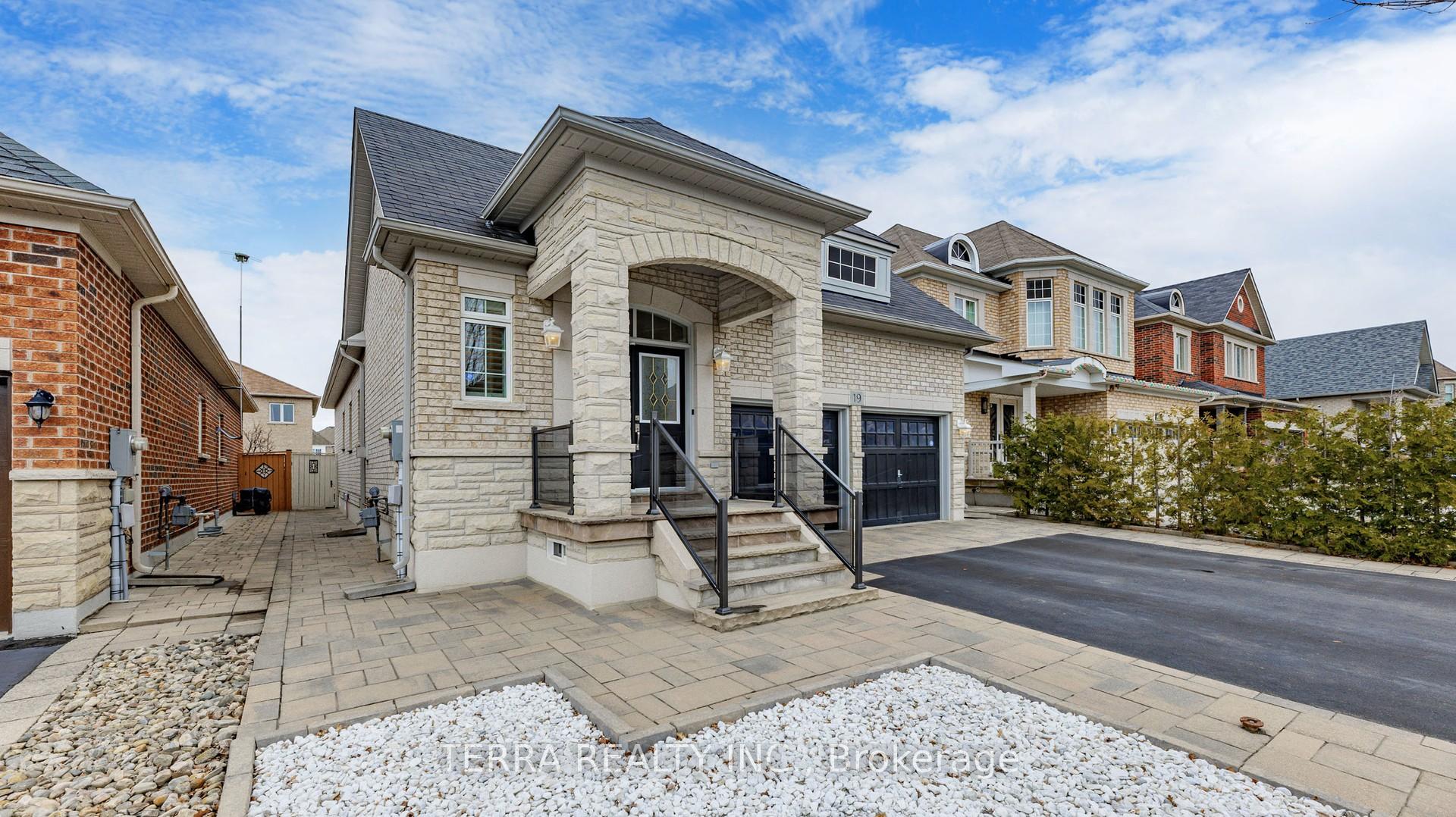 Photo 3 of 19 Isaiah Drive, Vaughan, Vellore Village — HOMEH