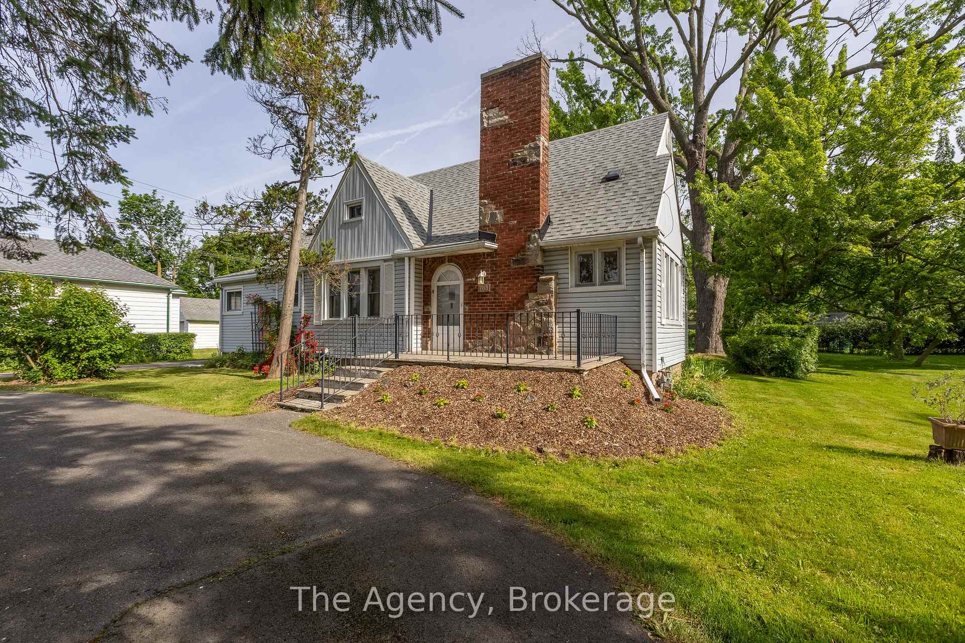 Photo 2 of 168 Thorold Road, Welland, N. Welland — HOMEH