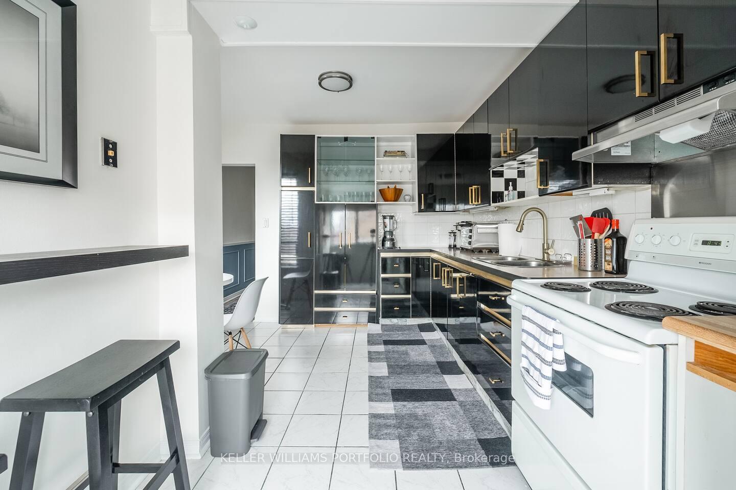 Photo 8 of 35 St Clair Gardens, Toronto, Corso Italia-Davenport — HOMEH