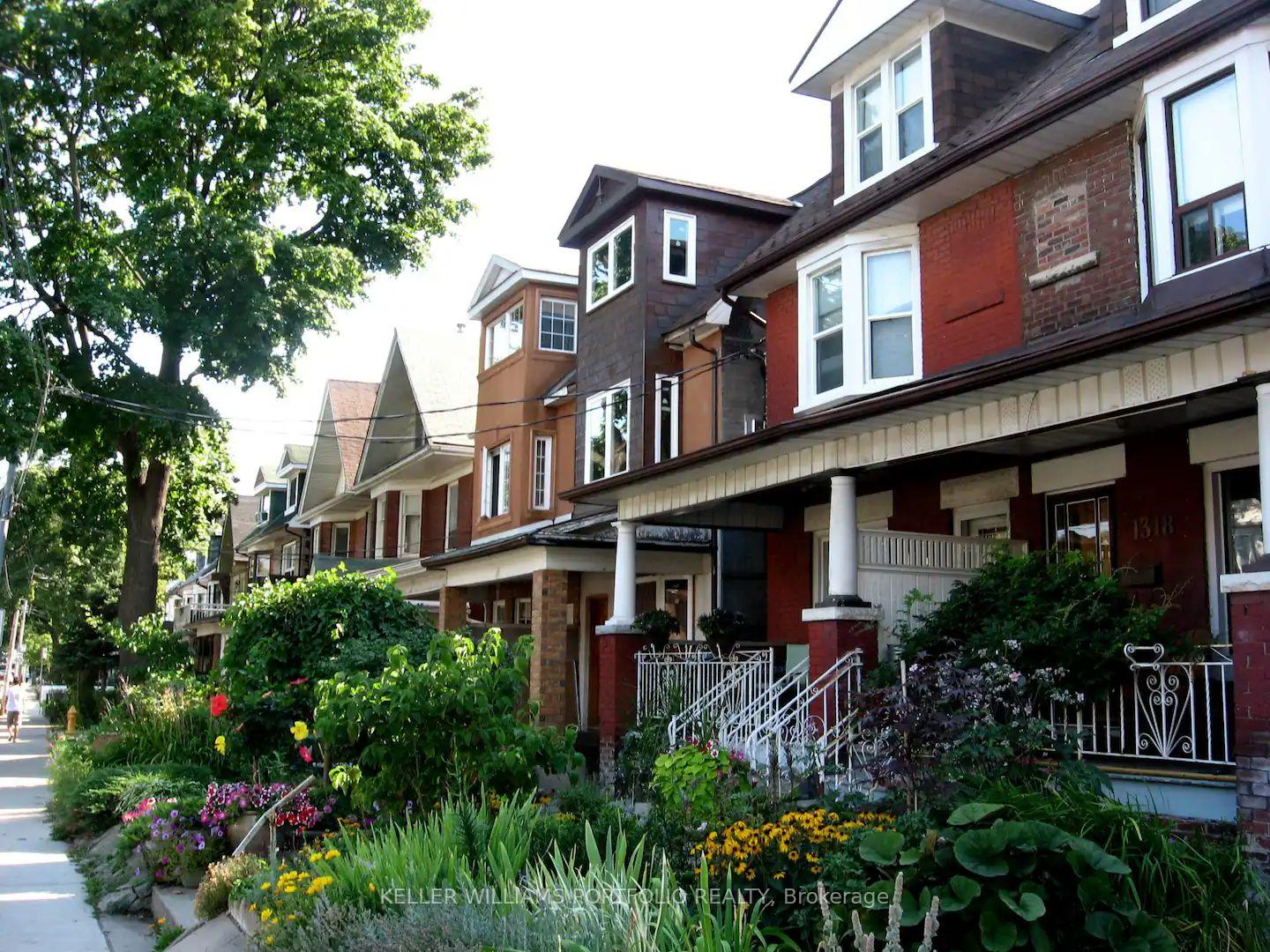 Photo 20 of 35 St Clair Gardens, Toronto, Corso Italia-Davenport — HOMEH