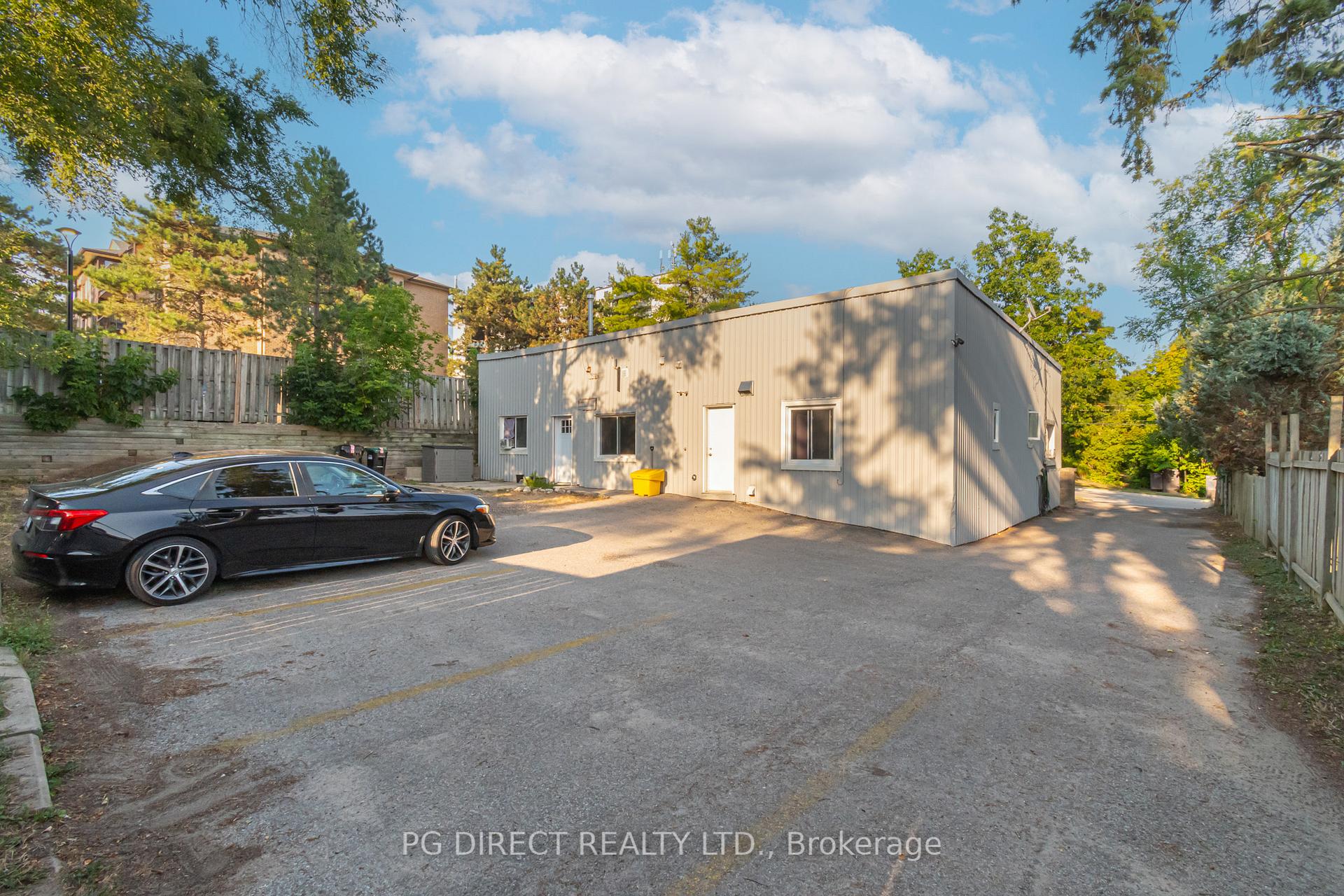 Photo 2 of 28 Johnson Street N, Barrie, North Shore — HOMEH