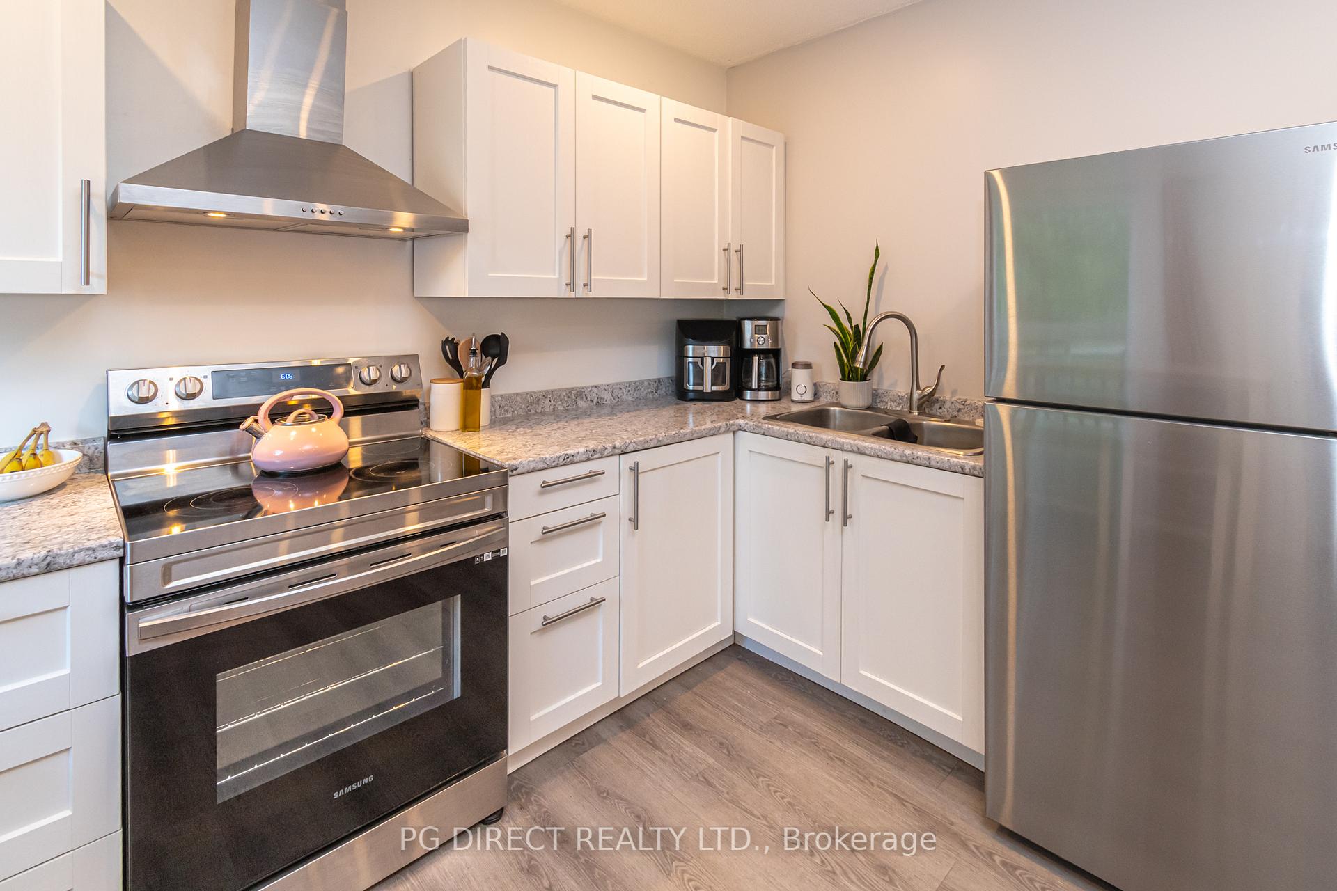 Photo 3 of 28 Johnson Street N, Barrie, North Shore — HOMEH