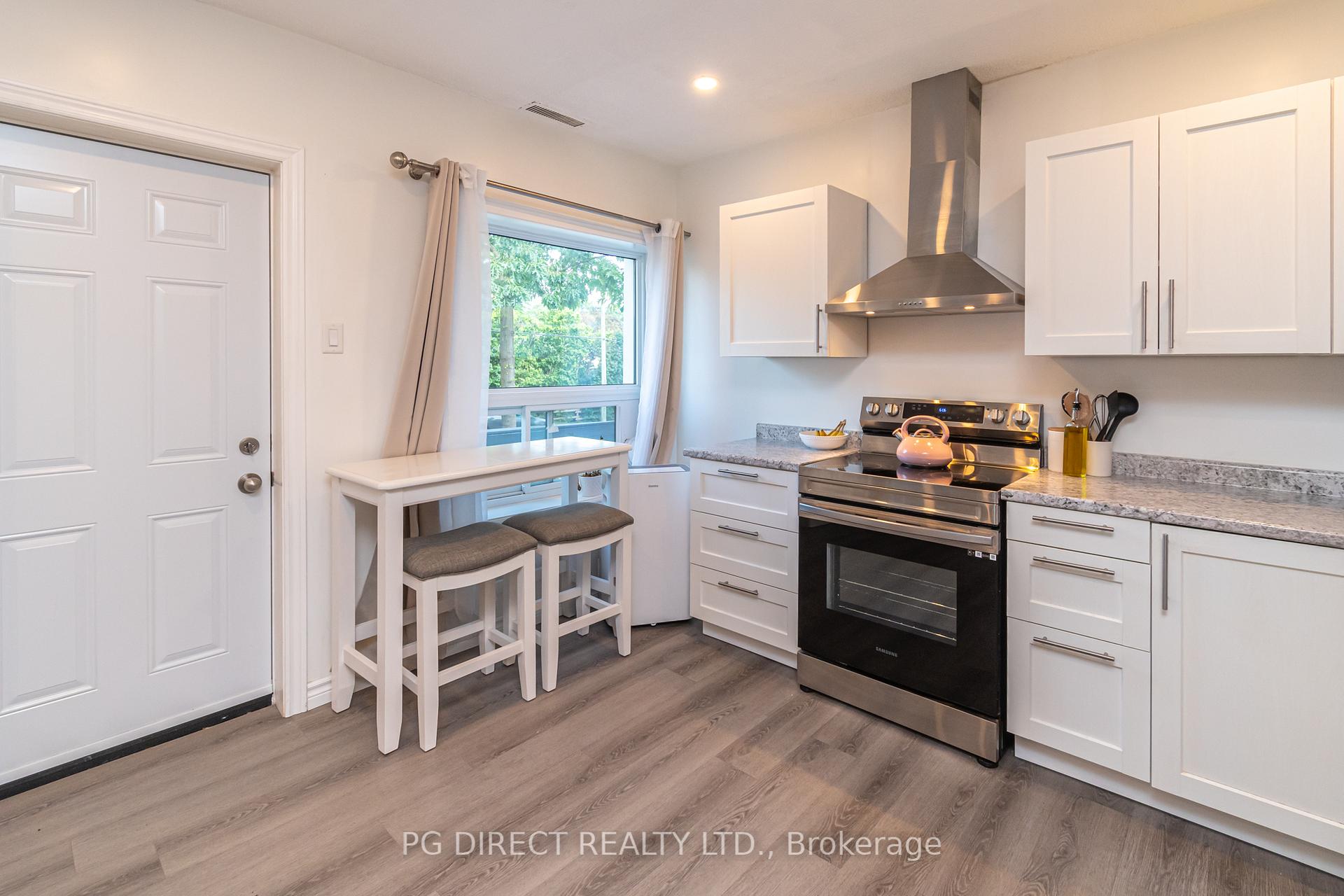Photo 5 of 28 Johnson Street N, Barrie, North Shore — HOMEH
