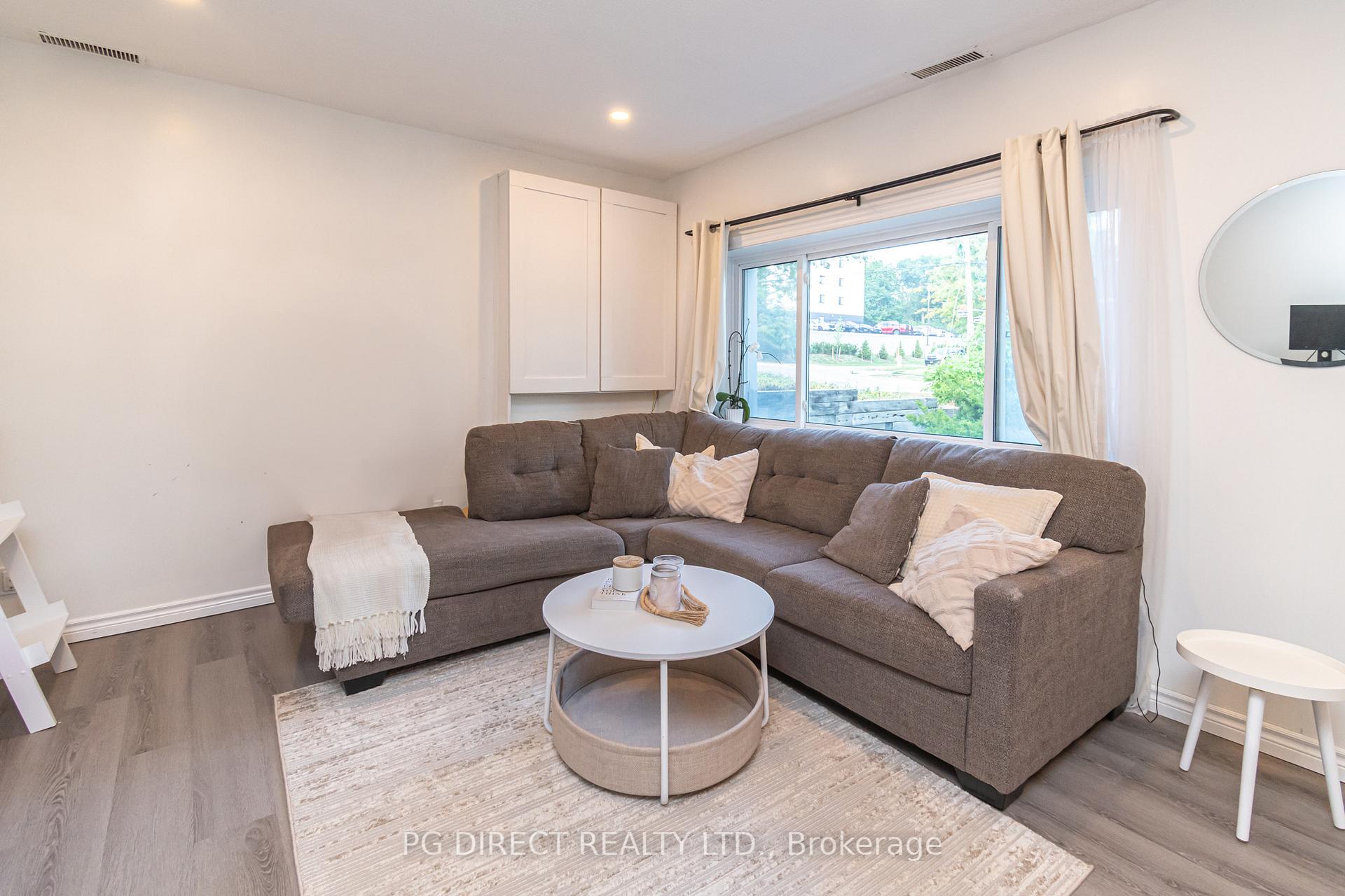 Photo 4 of 28 Johnson Street N, Barrie, North Shore — HOMEH