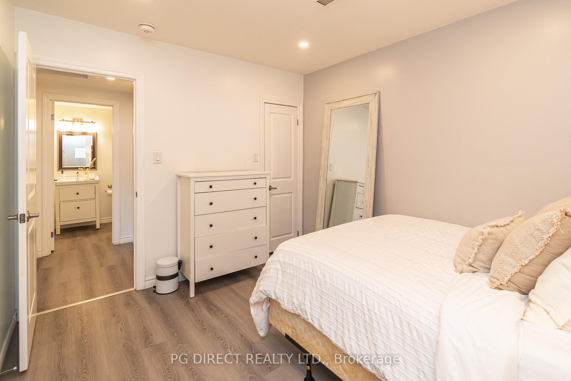 Photo 8 of 28 Johnson Street N, Barrie, North Shore — HOMEH