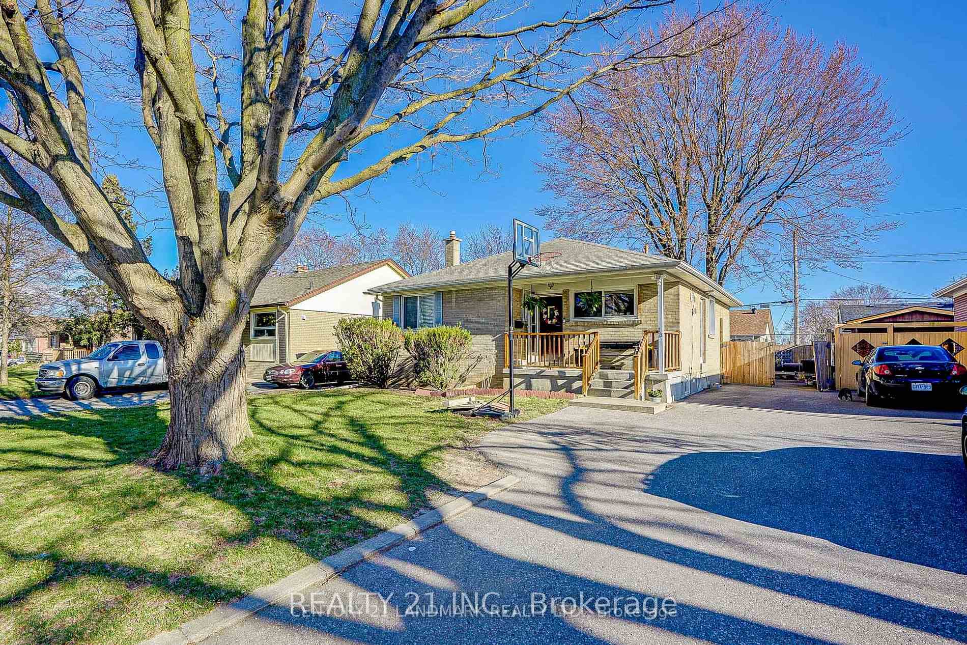 Photo 1 of 13 Billingsgate Crescent, Ajax, South East — HOMEH