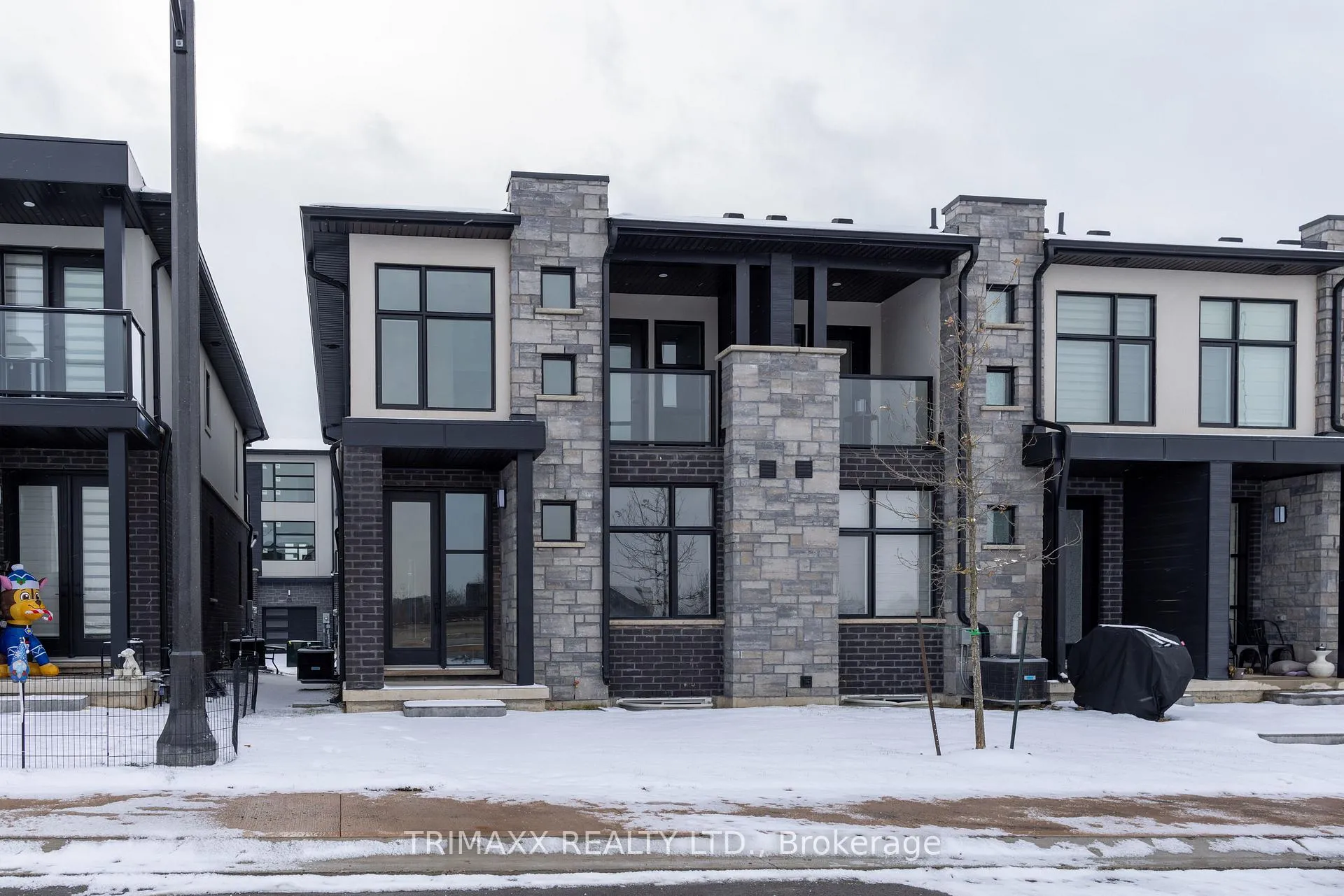 Photo 3 of 54 Warren Trail, Welland, Lincoln/Crowland — HOMEH