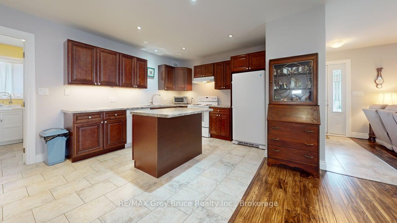 Photo 10 of 206 4th Avenue SW, Arran-Elderslie — HOMEH