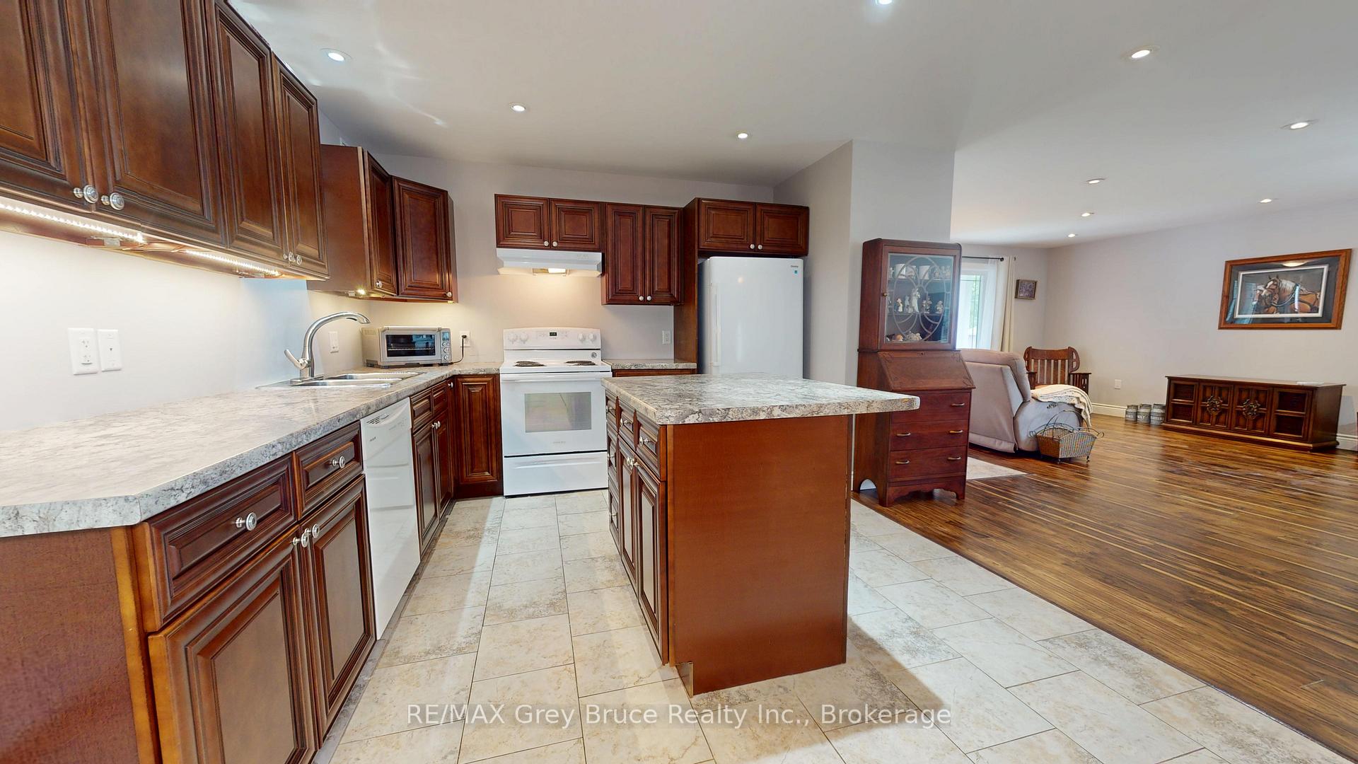 Photo 11 of 206 4th Avenue SW, Arran-Elderslie — HOMEH