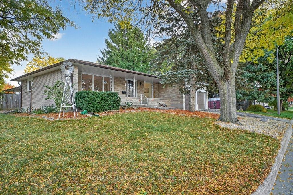 Photo 2 of 266 Grangewood Court, Waterloo — HOMEH