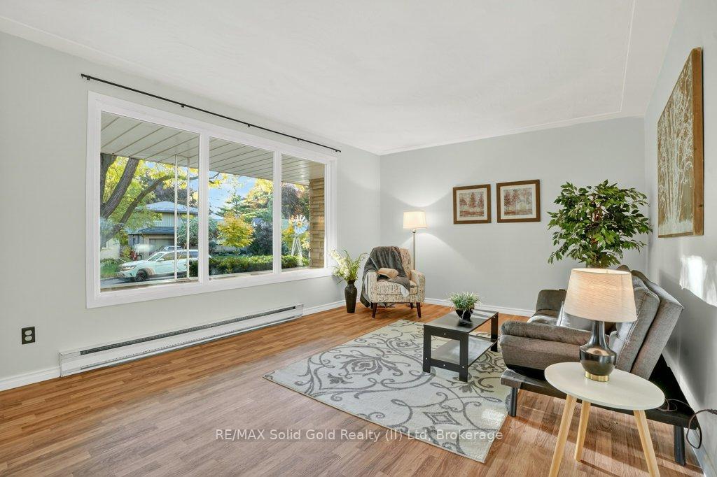 Photo 5 of 266 Grangewood Court, Waterloo — HOMEH