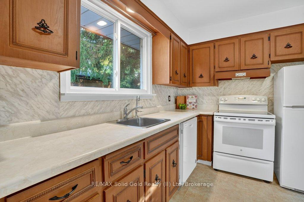 Photo 9 of 266 Grangewood Court, Waterloo — HOMEH