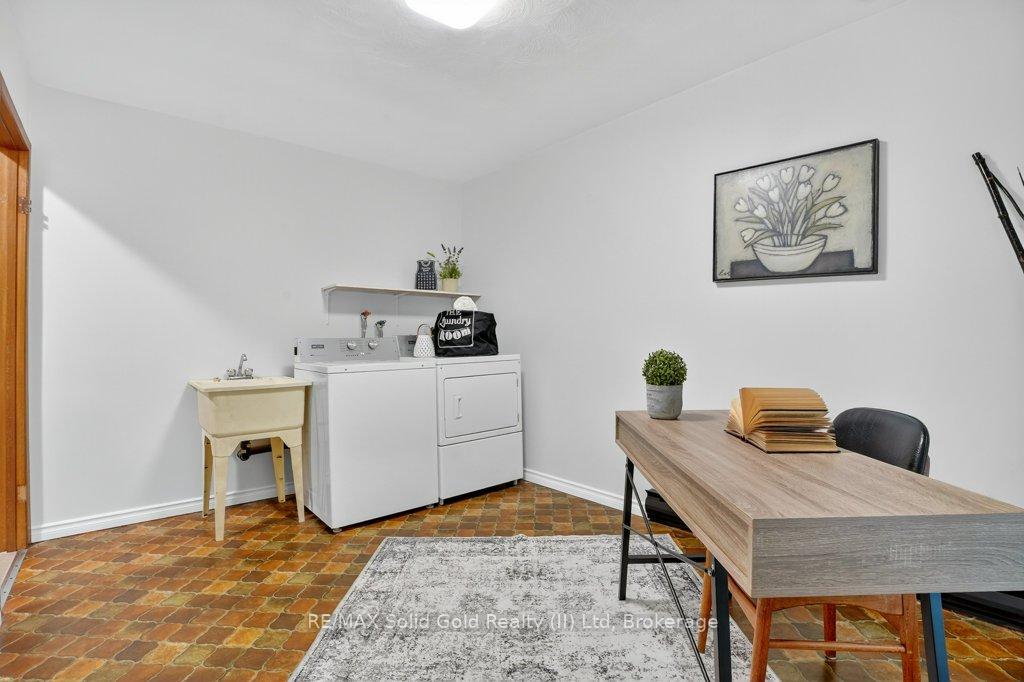Photo 14 of 266 Grangewood Court, Waterloo — HOMEH