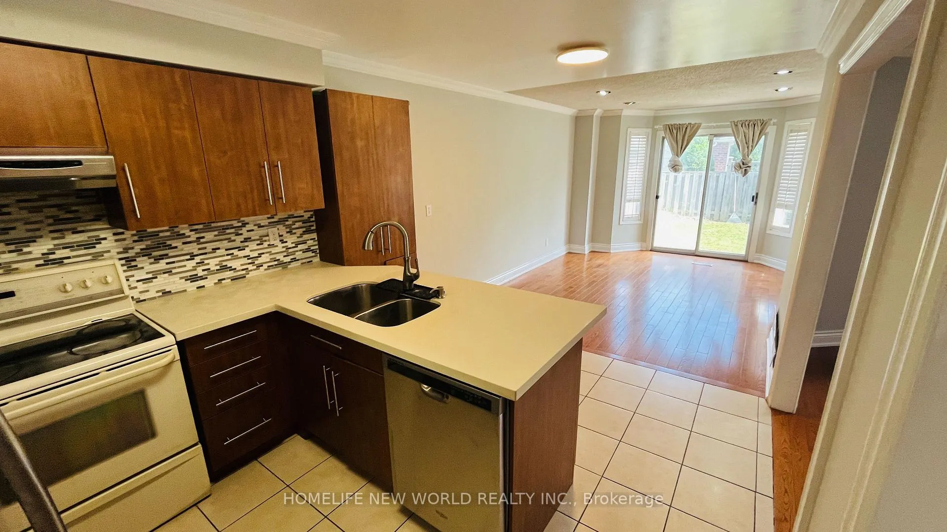 Photo 8 of 189 Gailcrest Circle, Vaughan, Crestwood-Springfarm-Yorkhill — HOMEH