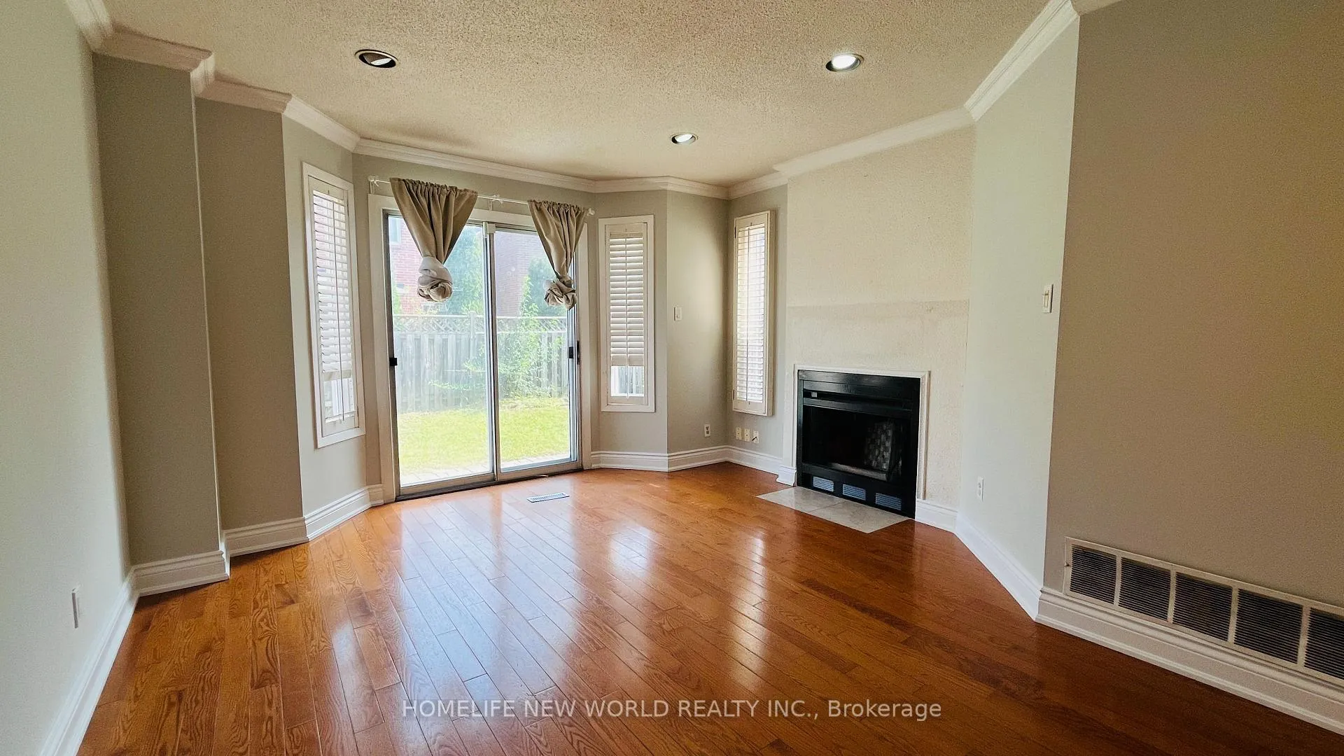 Photo 9 of 189 Gailcrest Circle, Vaughan, Crestwood-Springfarm-Yorkhill — HOMEH
