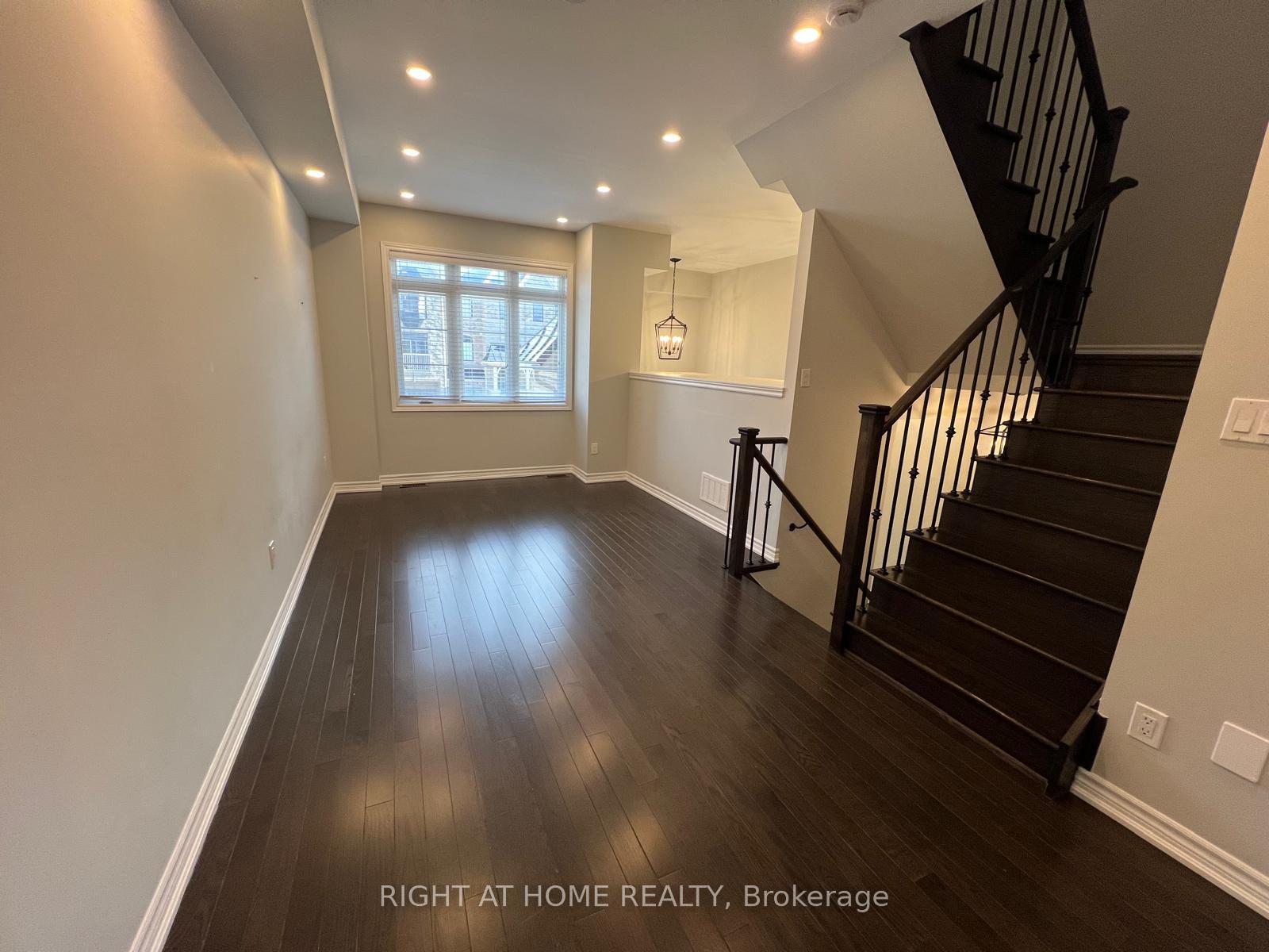 Photo 2 of 26 Sunset Terrace, Vaughan, Vellore Village — HOMEH