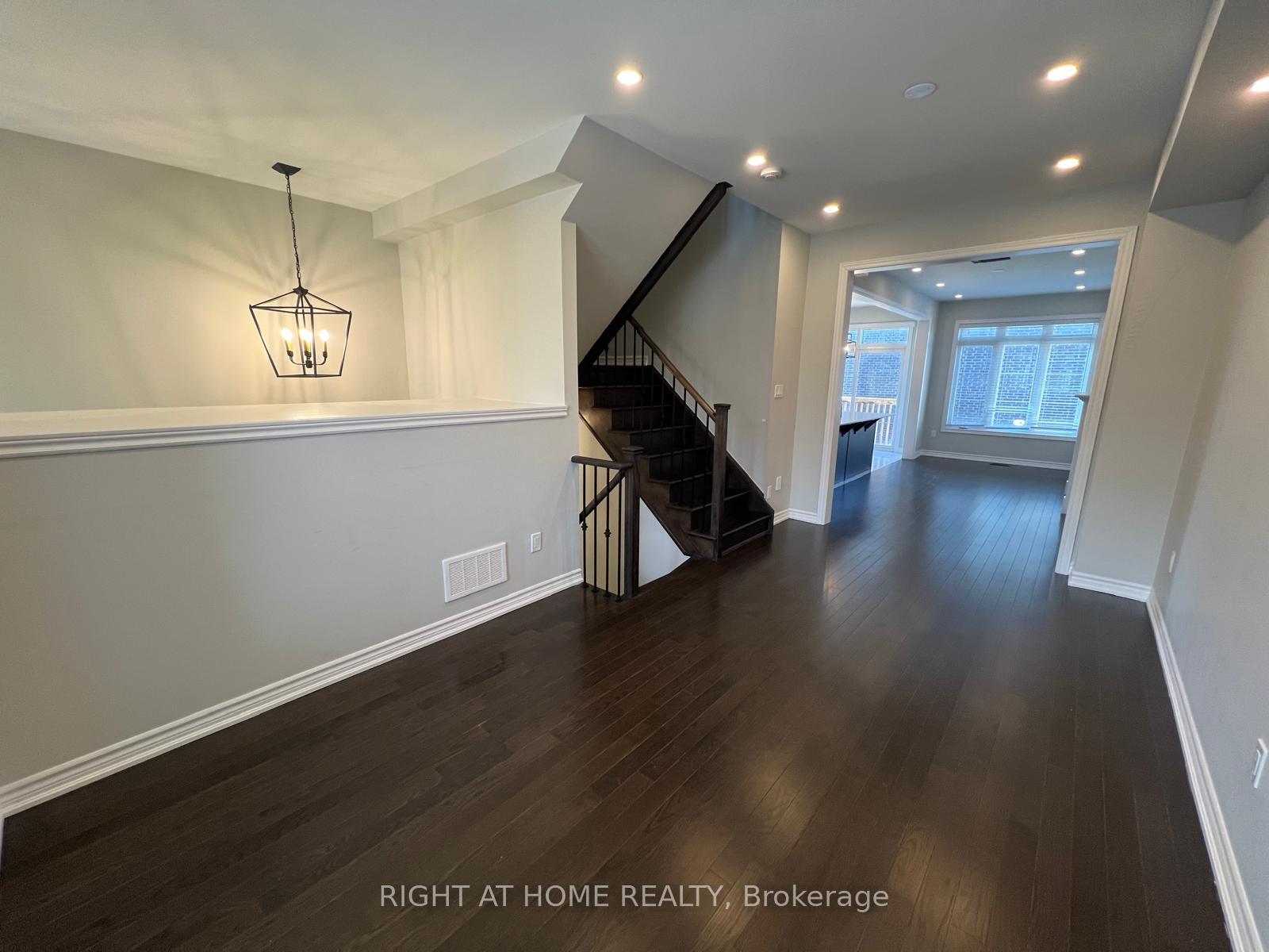 Photo 4 of 26 Sunset Terrace, Vaughan, Vellore Village — HOMEH