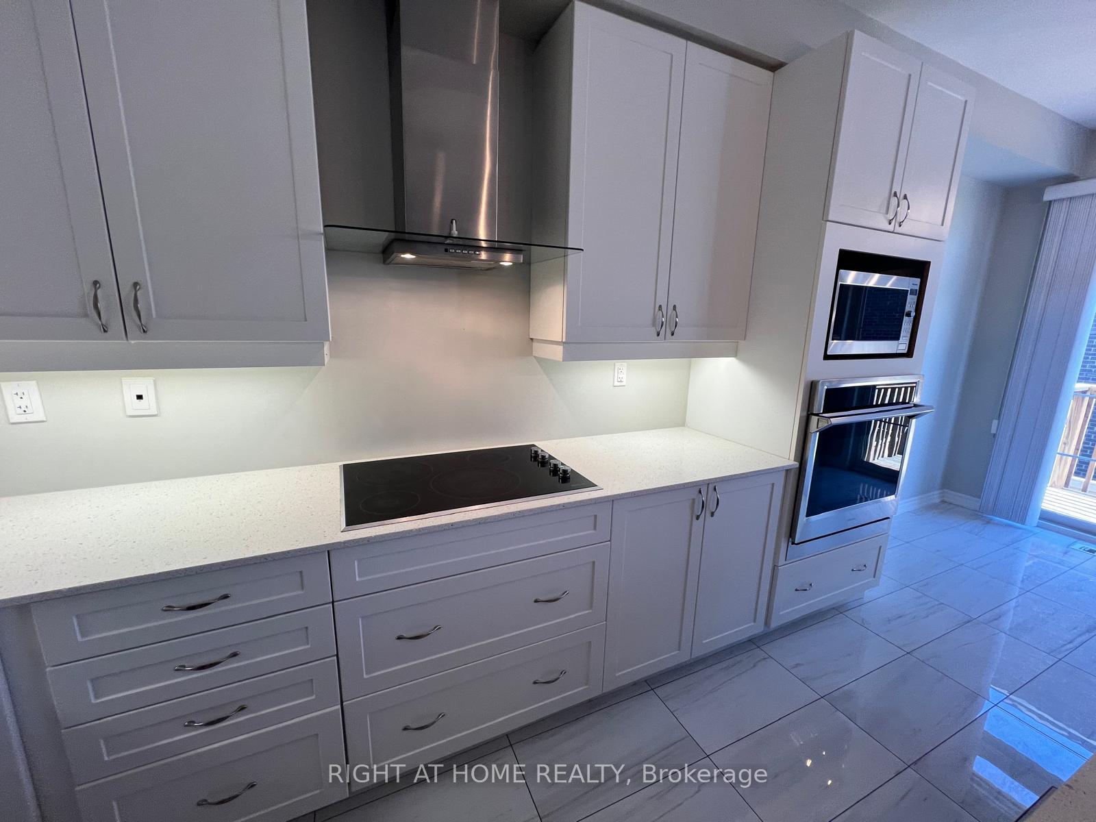 Photo 14 of 26 Sunset Terrace, Vaughan, Vellore Village — HOMEH